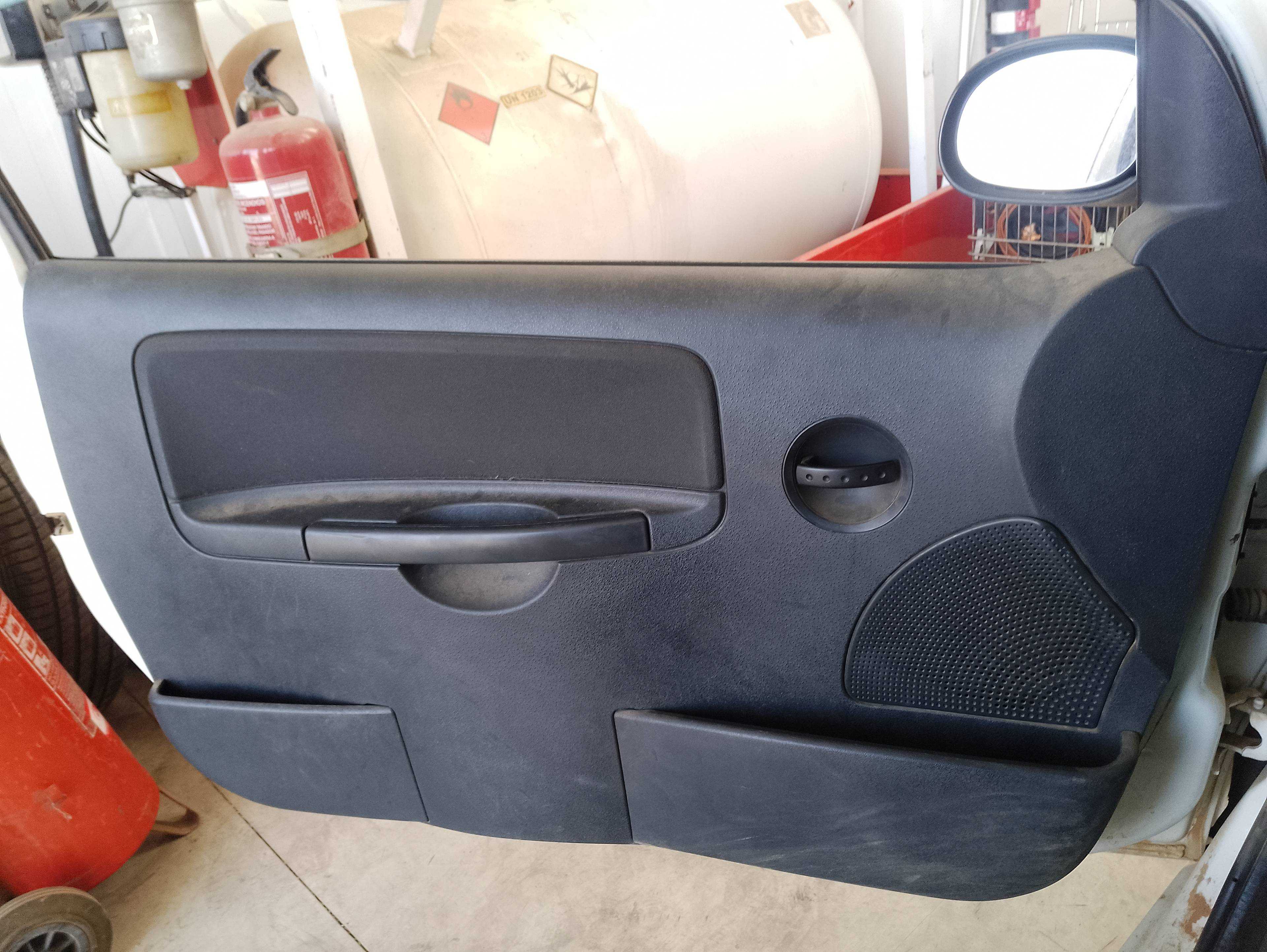 Recambio de guarnecido puerta delantera izquierda para citroën c2 audace referencia OEM IAM   