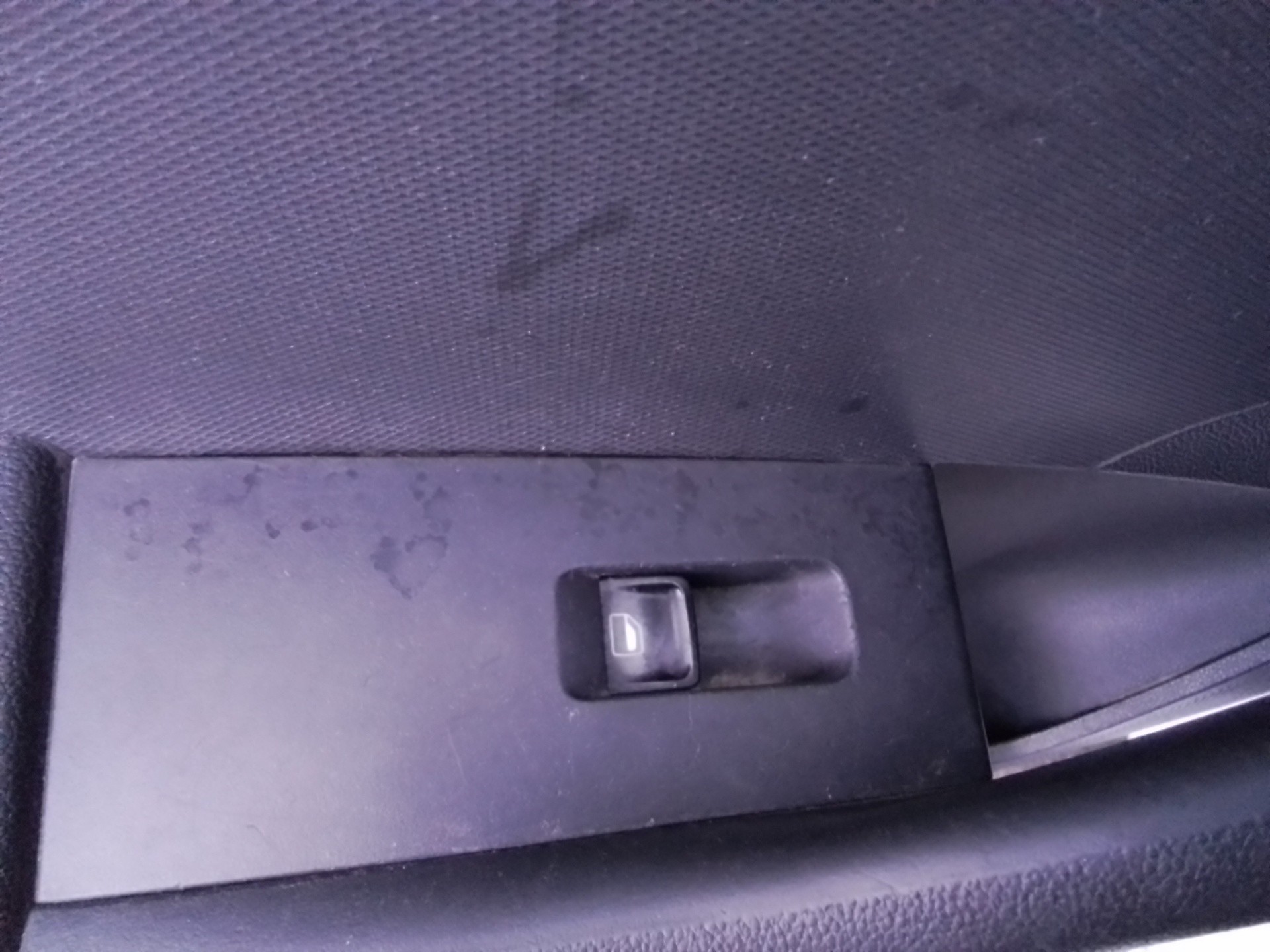 Recambio de mando elevalunas trasero izquierdo para skoda rapid 1.6 tdi dpf referencia OEM IAM   