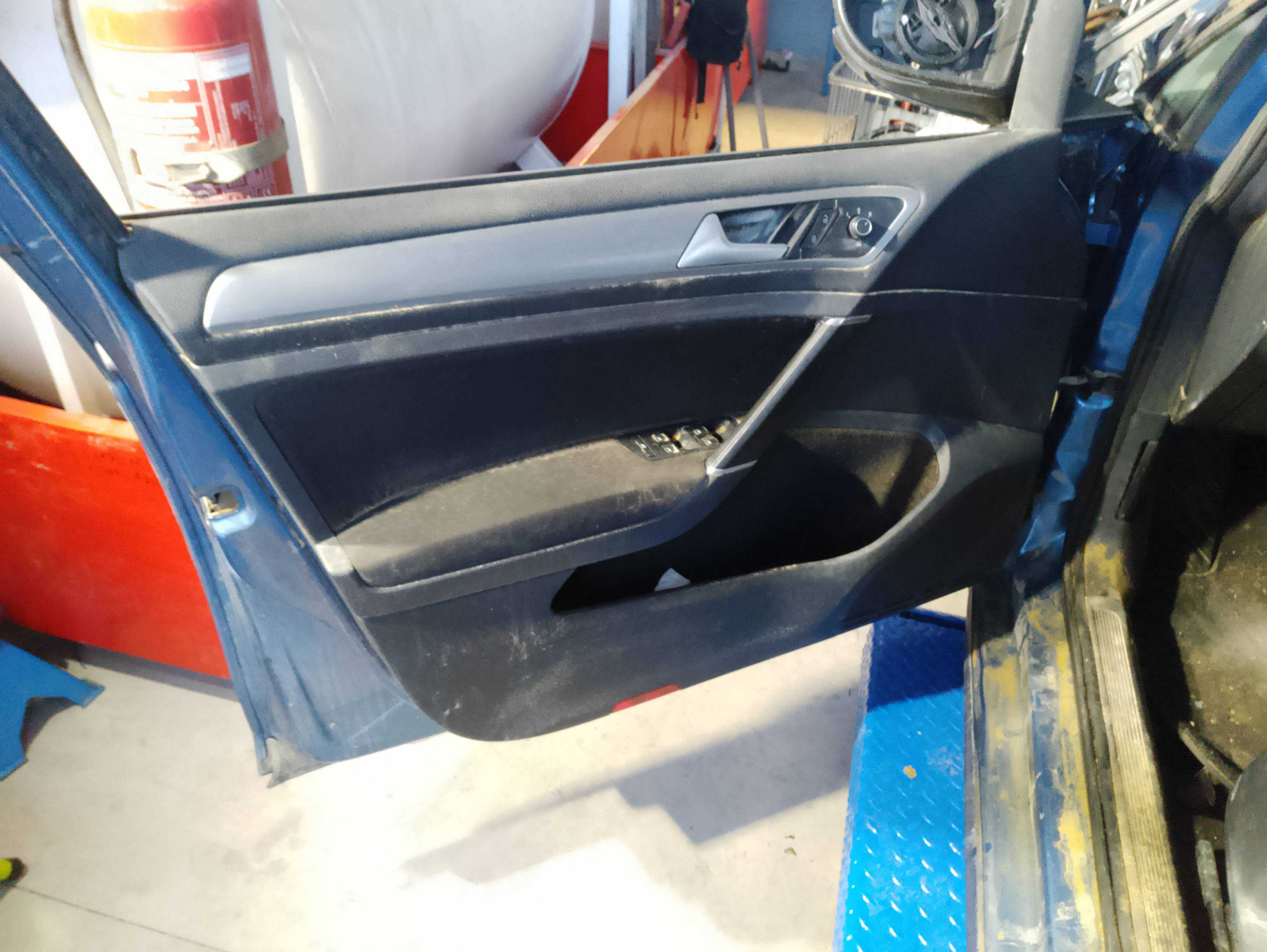 Recambio de guarnecido puerta delantera izquierda para volkswagen golf vii lim. (5g1) advance bluemotion referencia OEM IAM   