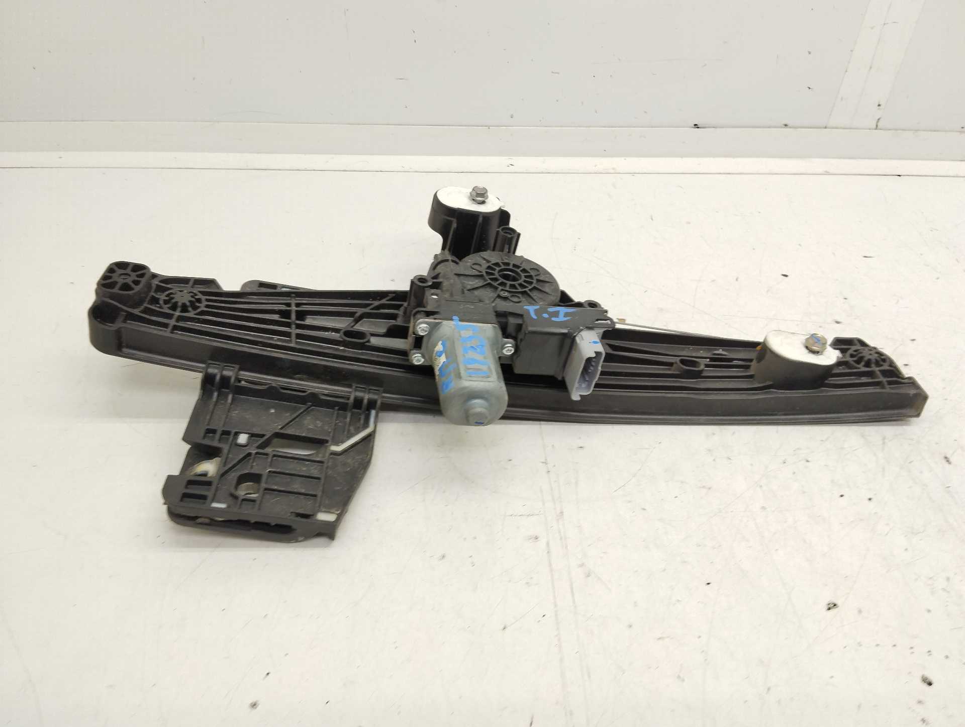 Recambio de elevalunas trasero izquierdo para opel corsa f edition referencia OEM IAM 9829045980 39182148 