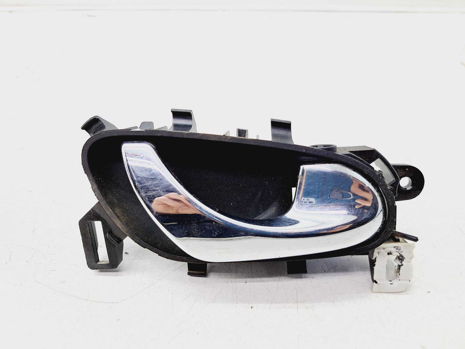Recambio de maneta interior delantera derecha para renault kadjar bose edition referencia OEM IAM 806704EA  