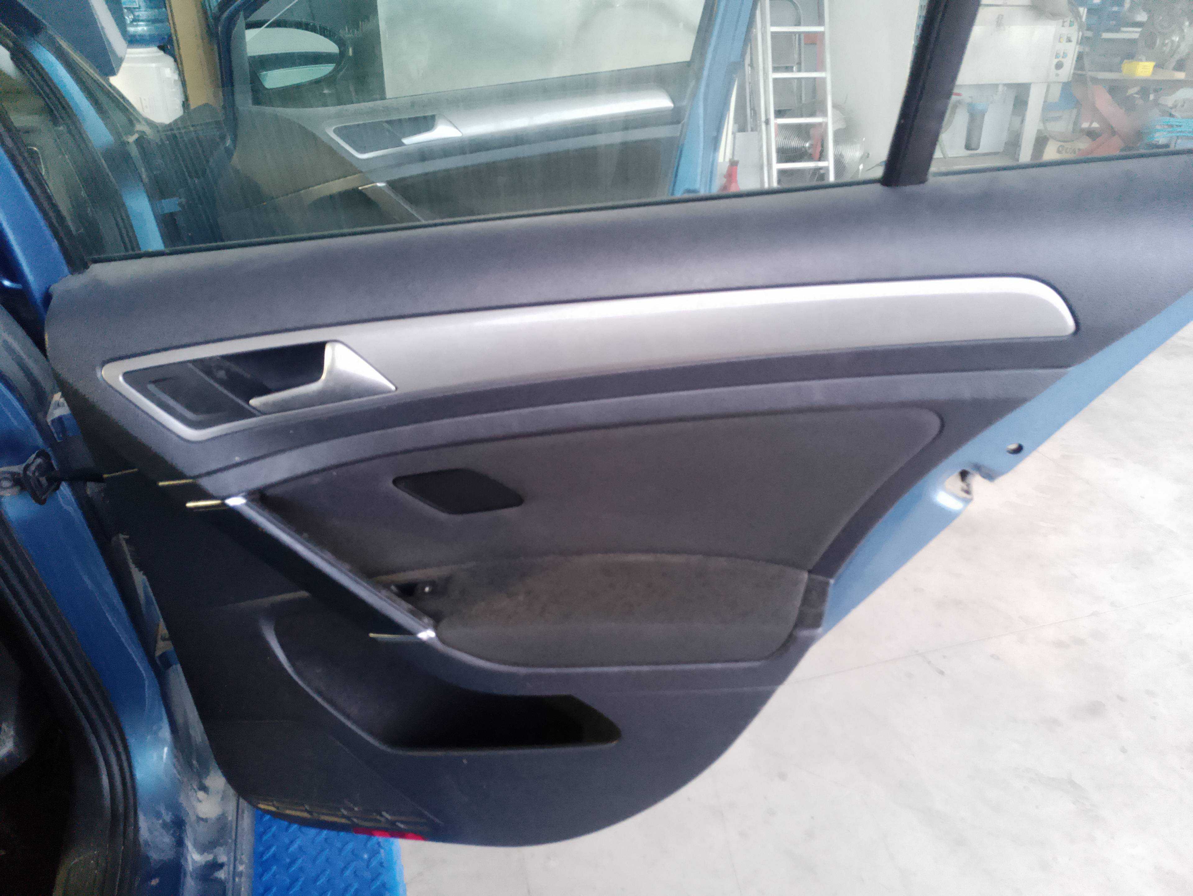 Recambio de guarnecido puerta trasera derecha para volkswagen golf vii lim. (5g1) advance bluemotion referencia OEM IAM   