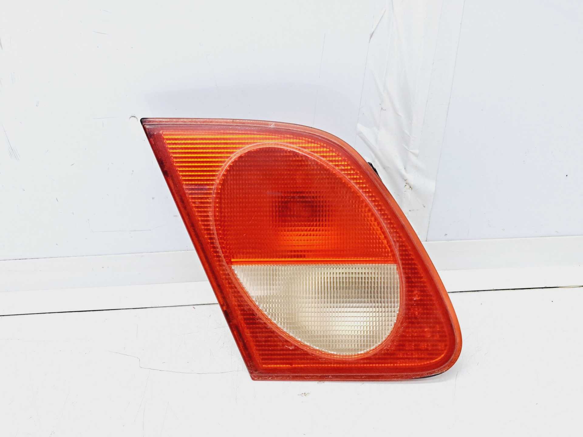 Recambio de piloto porton trasero izquierdo para mercedes-benz clase e (w210) berlina referencia OEM IAM A2108200964  