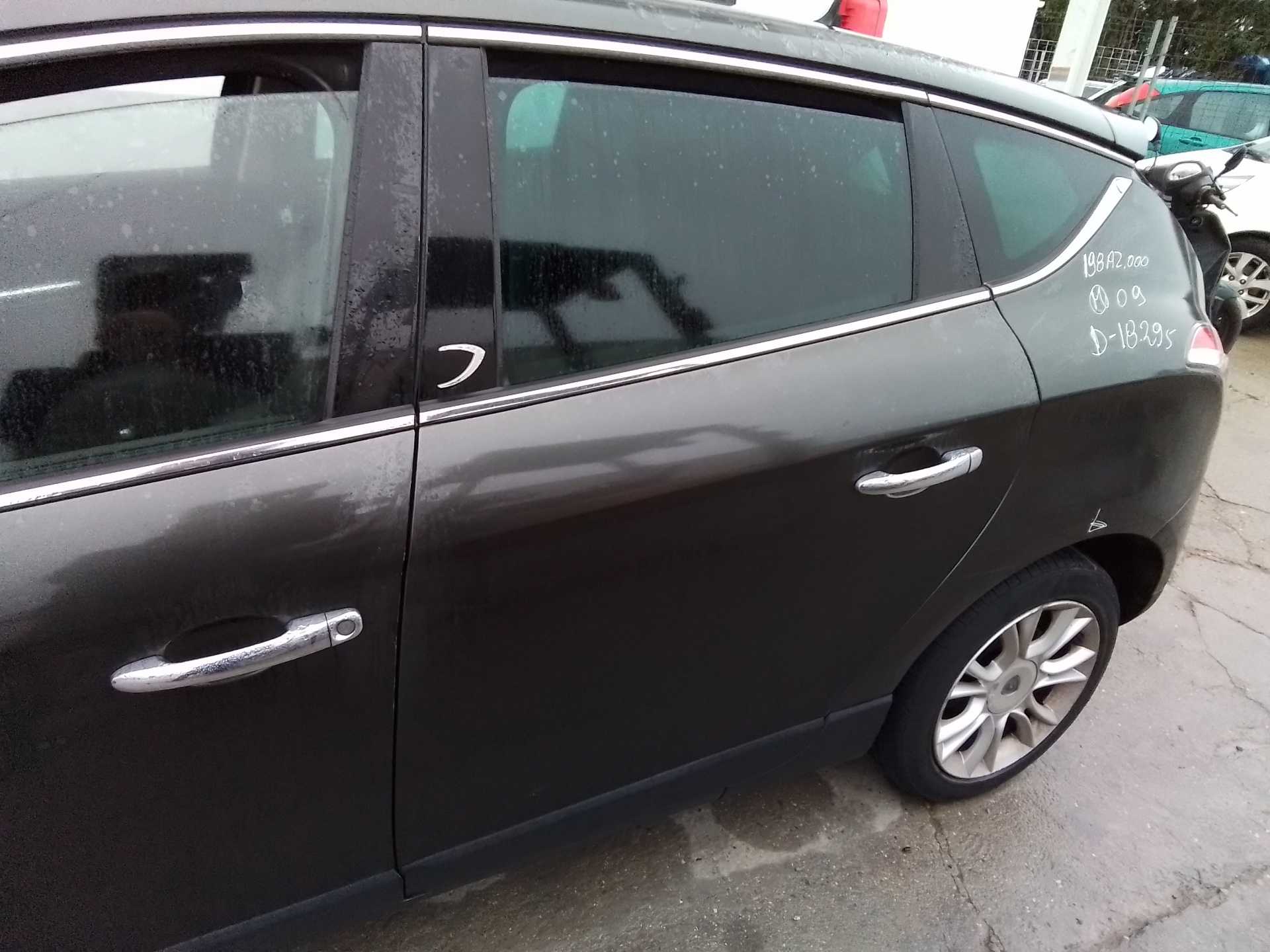 Recambio de puerta trasera izquierda para lancia delta (181) argento referencia OEM IAM   