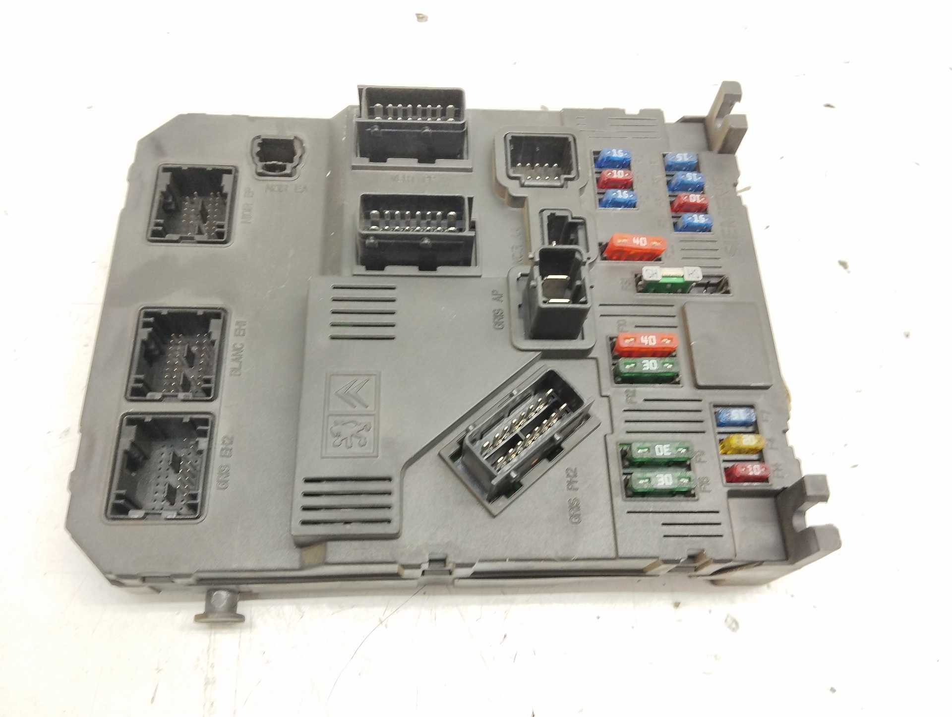 Recambio de caja reles / fusibles para peugeot 206 berlina xr referencia OEM IAM 9646777380 SIEMENS 