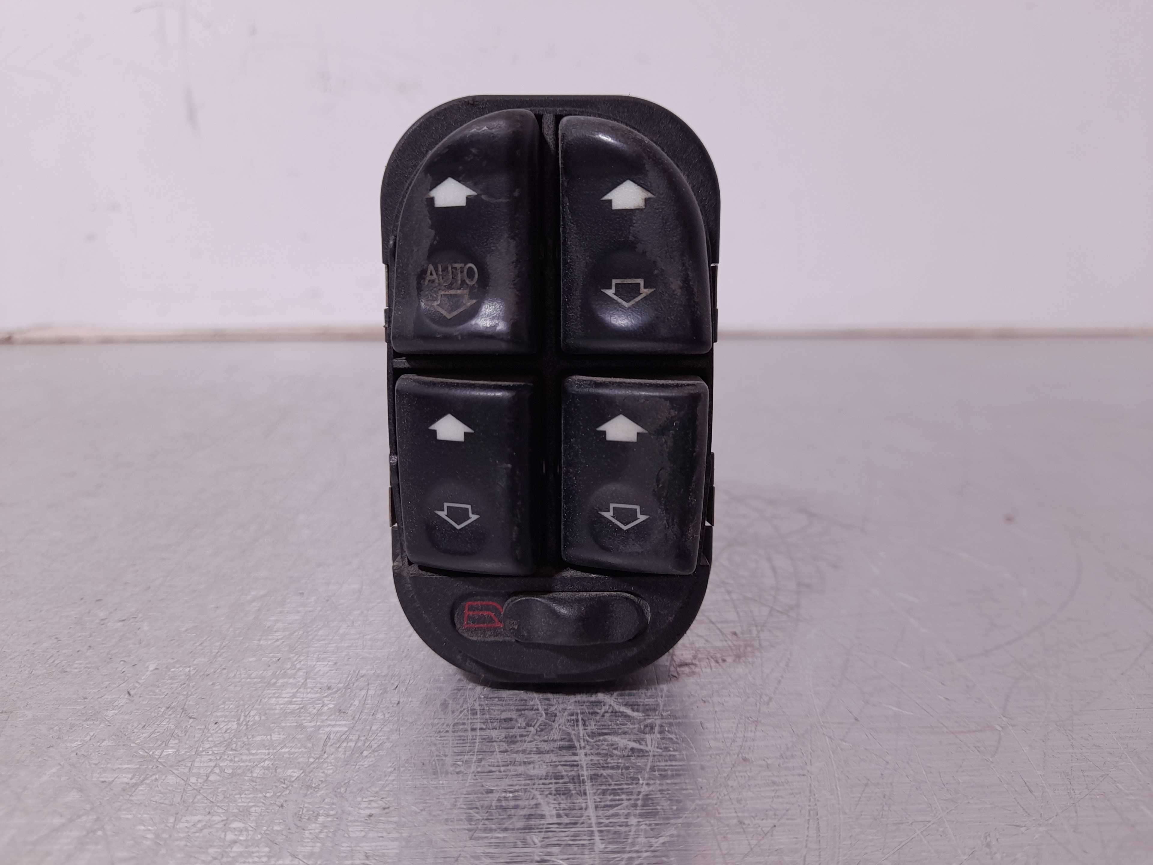Recambio de mando elevalunas delantero izquierdo para ford mondeo berlina (gd) clx referencia OEM IAM 03161700  