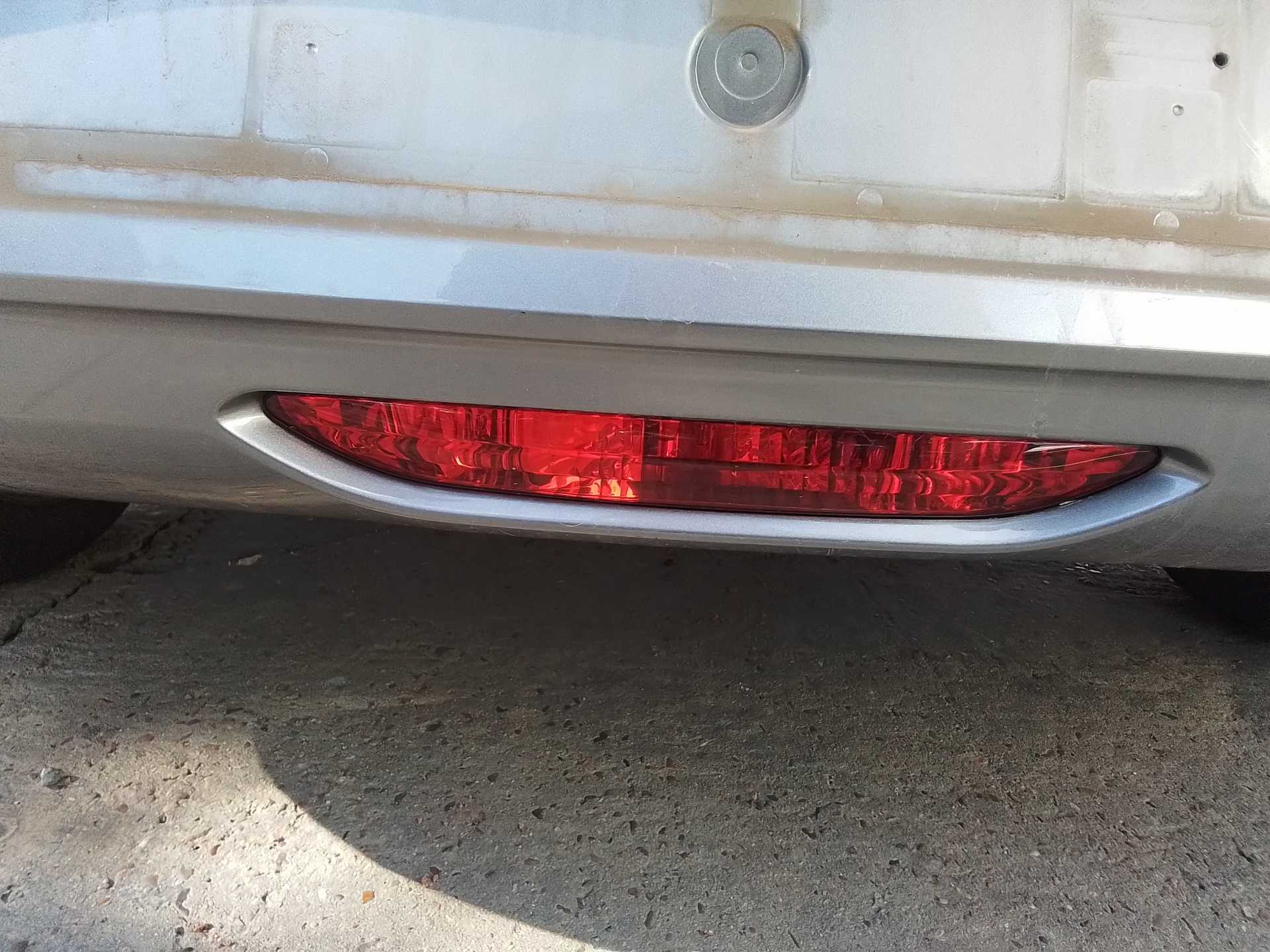 Recambio de faro antiniebla trasero central para opel corsa f edition referencia OEM IAM   