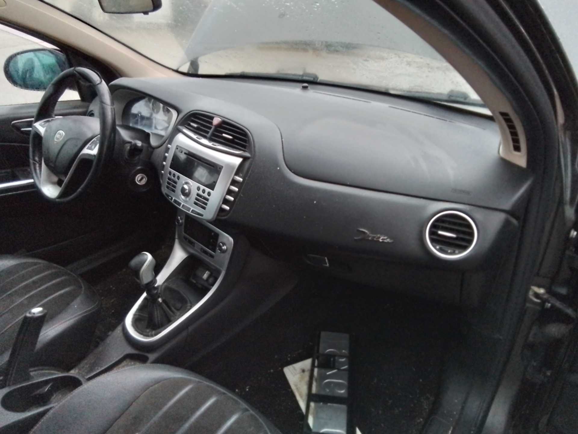 Recambio de salpicadero para lancia delta (181) argento referencia OEM IAM   