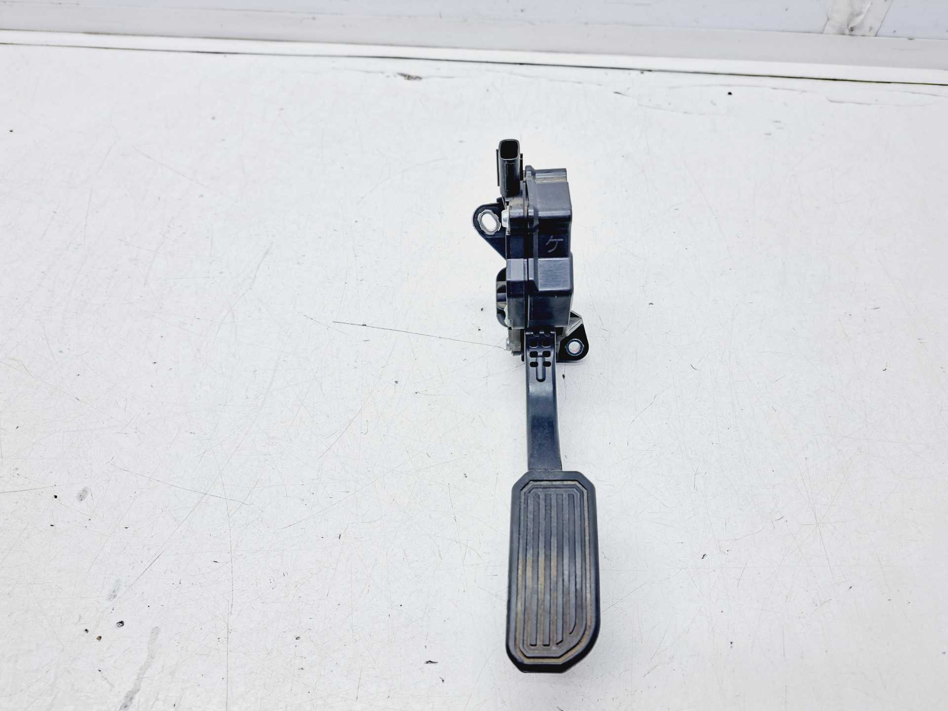 Recambio de pedal acelerador para toyota prius+ advance referencia OEM IAM 781102052 1988001350 198800-1350