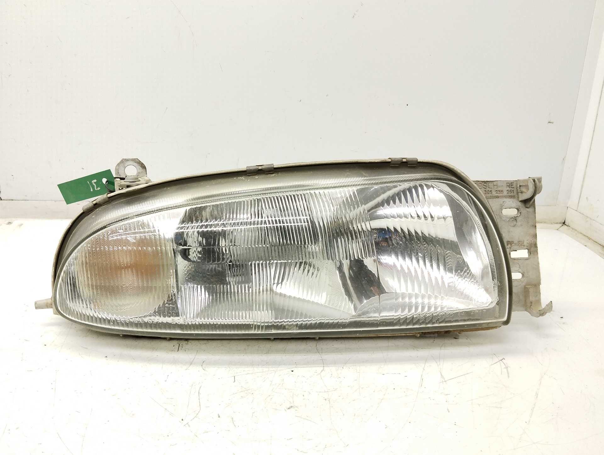 Recambio de faro derecho para ford fiesta berlina básico referencia OEM IAM 96FG13005AG 0301049202624 