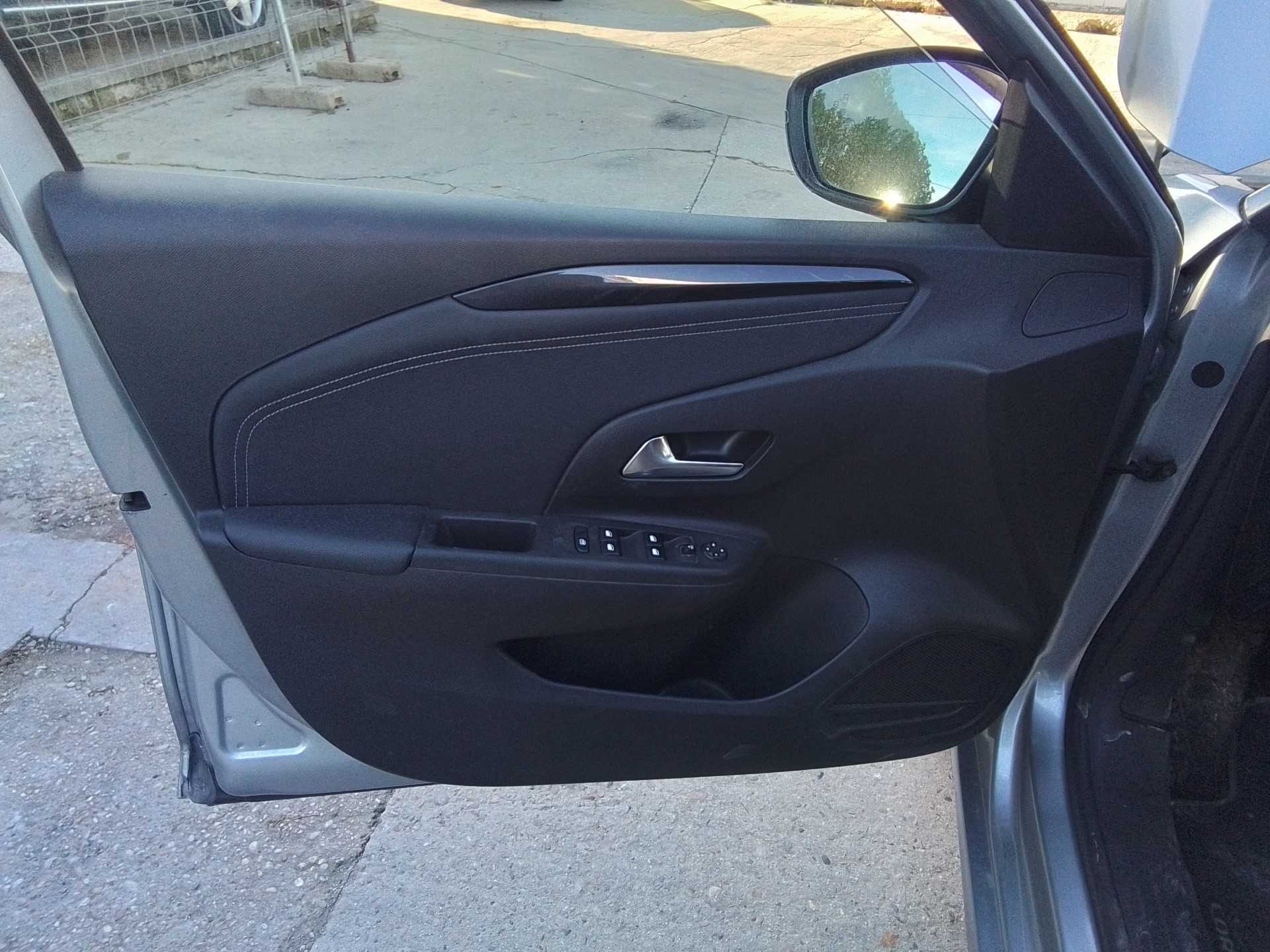 Recambio de guarnecido puerta delantera izquierda para opel corsa f edition referencia OEM IAM   