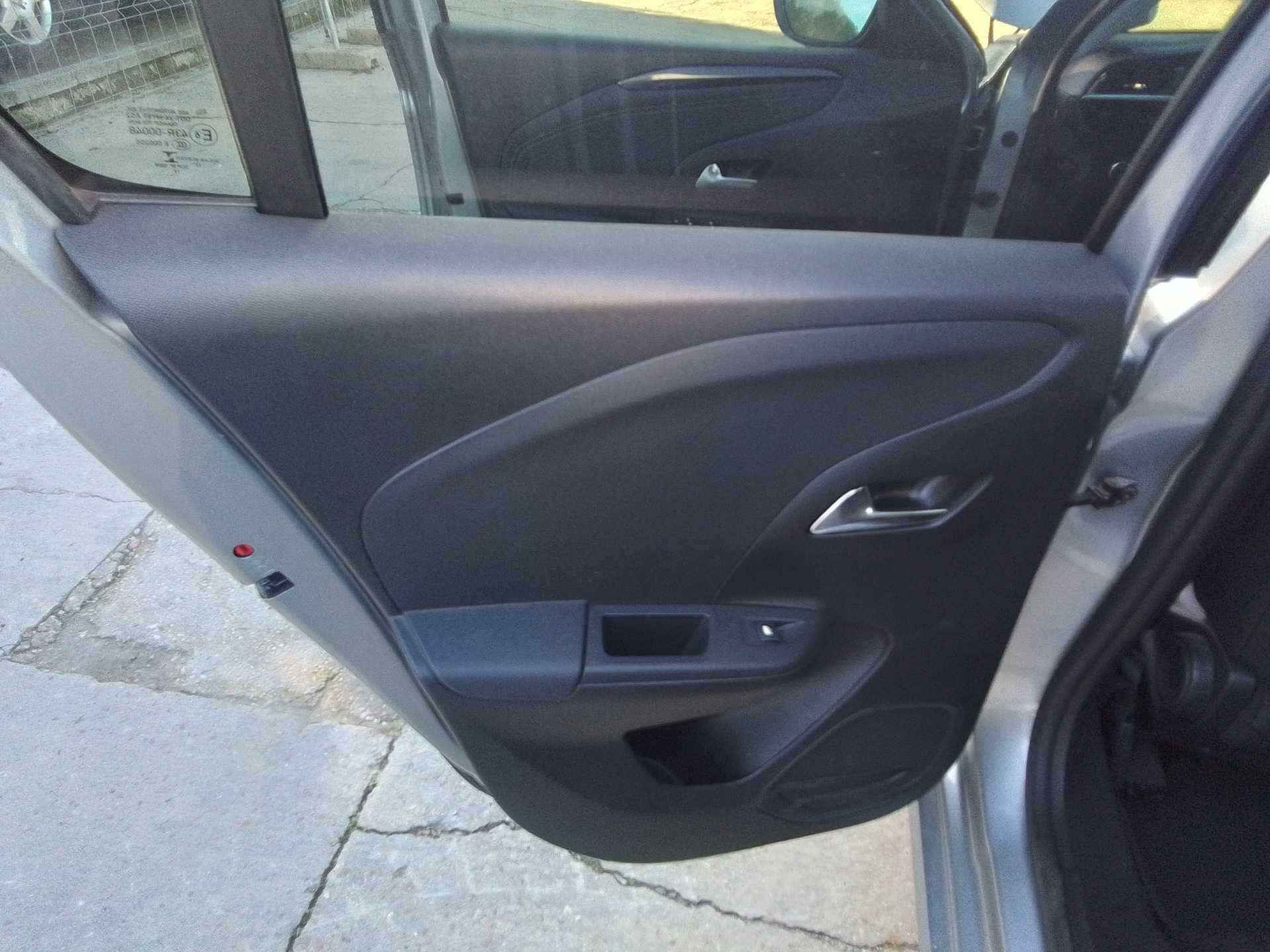 Recambio de guarnecido puerta trasera izquierda para opel corsa f edition referencia OEM IAM   