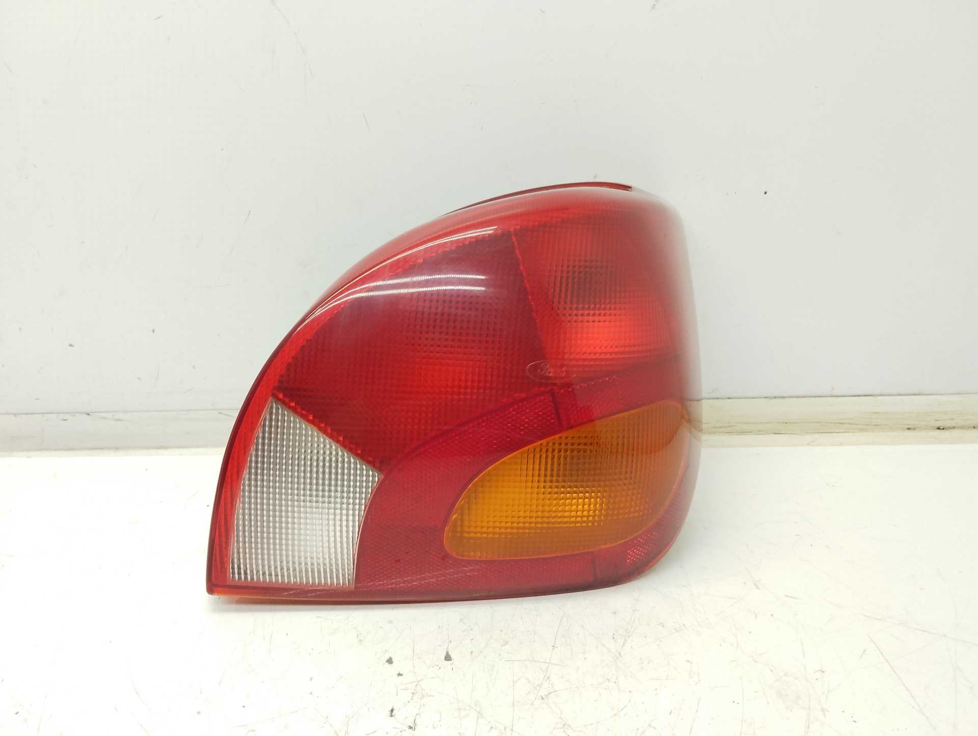 Recambio de piloto trasero derecho para ford fiesta berlina básico referencia OEM IAM 96FG13N004AB  