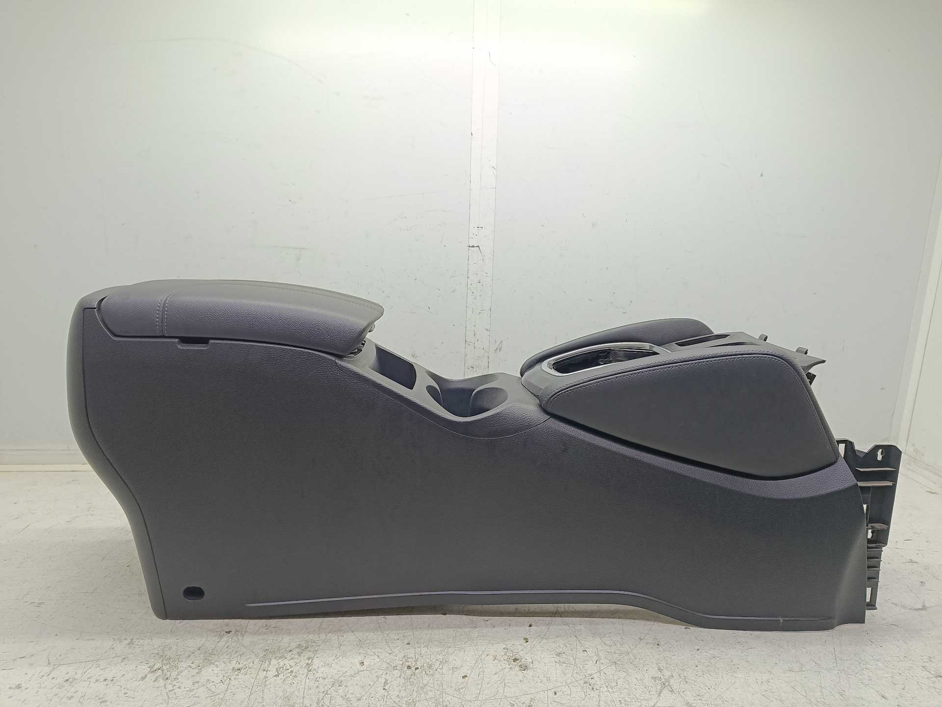 Recambio de apoyabrazos central para nissan qashqai (j11) n-style referencia OEM IAM 96910HV51A  