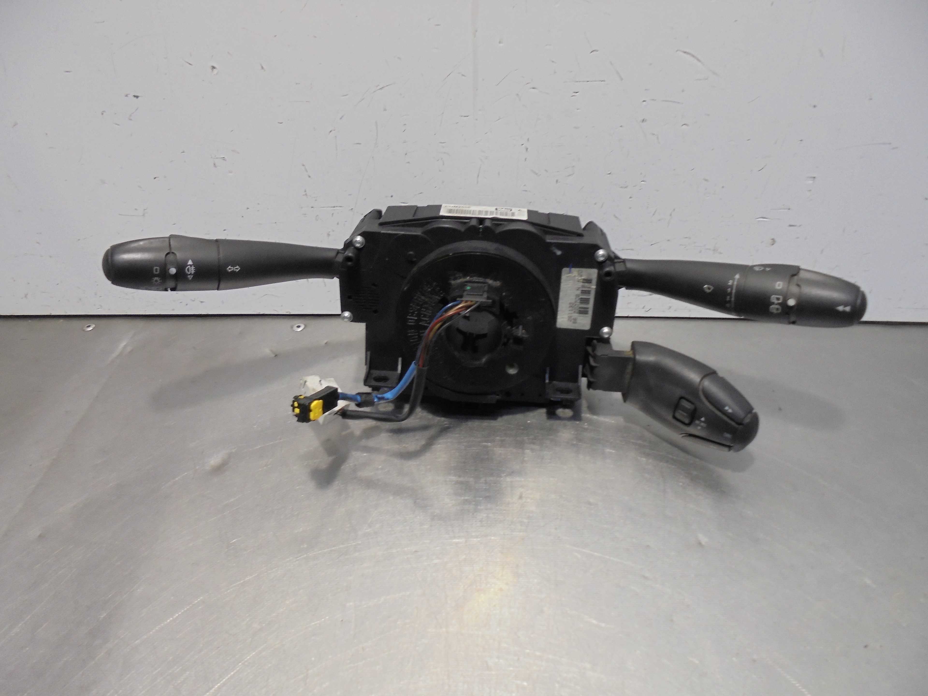 Recambio de mando luces/intermitencia (com2000) para peugeot 207 confort referencia OEM IAM 96657288XT VALEO 