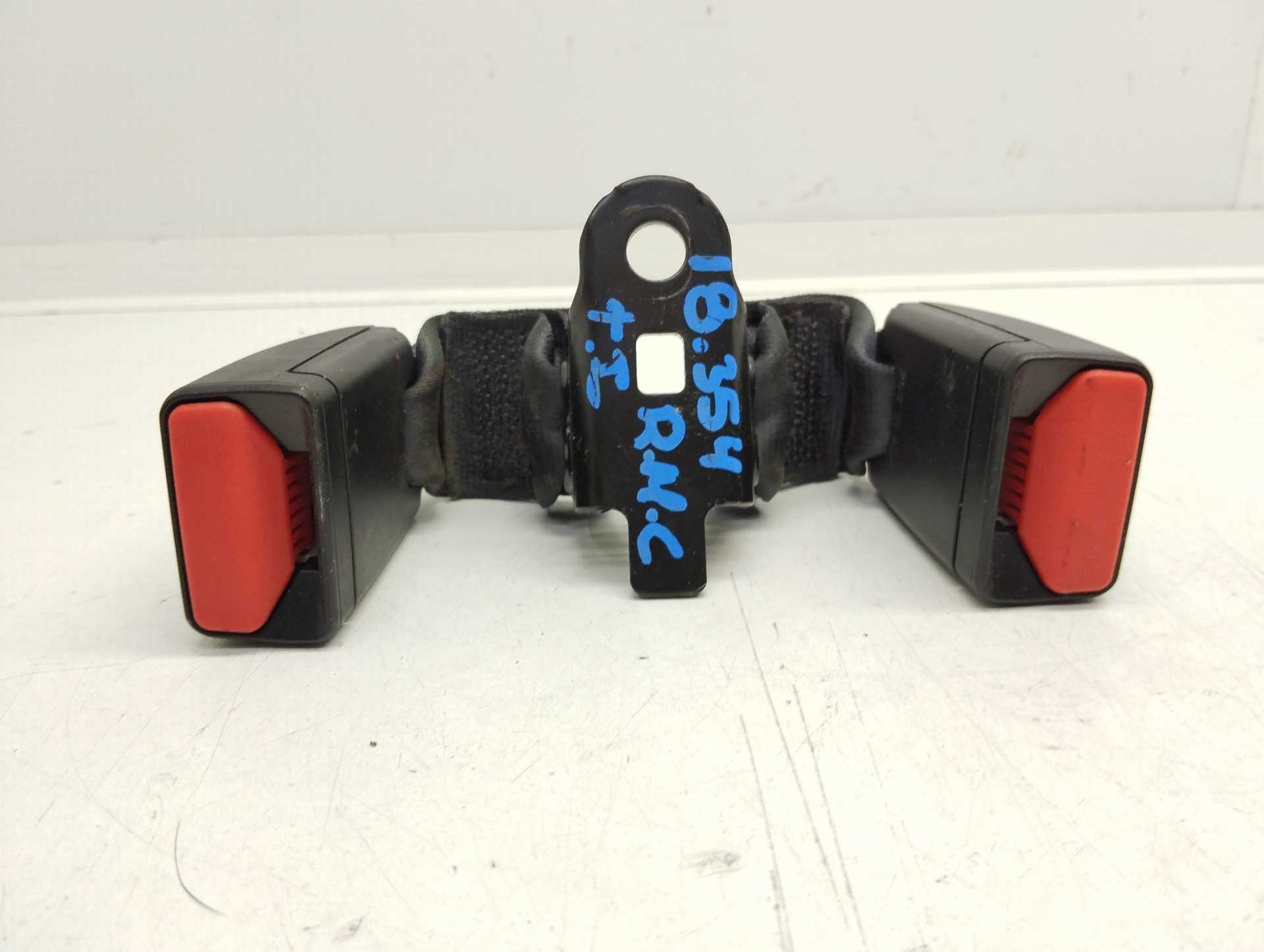Recambio de anclaje cinturon de seguridad para peugeot 208 1.2 12v e-vti referencia OEM IAM 6188682  