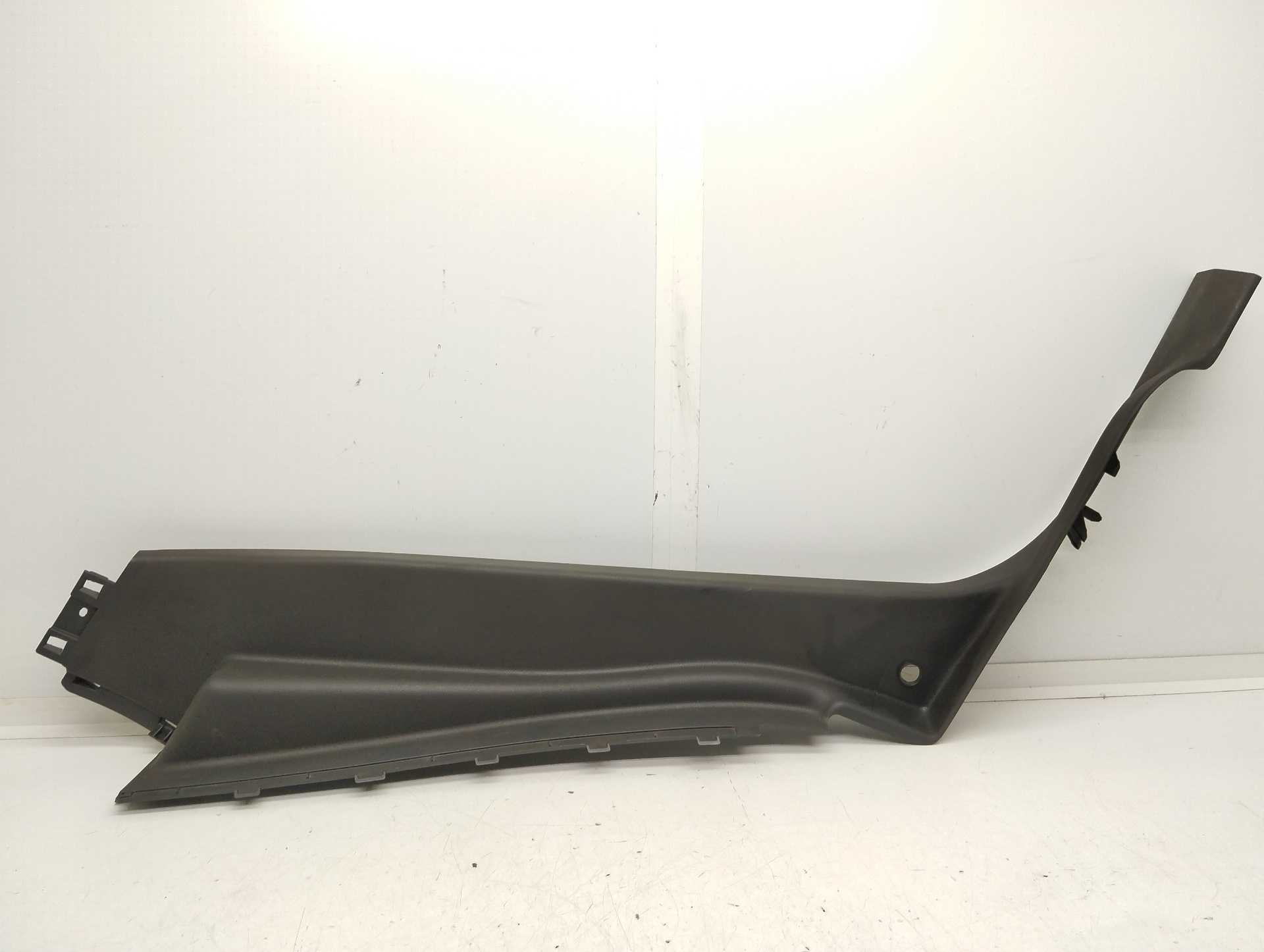 Recambio de molduras traseras para citroën c4 cactus 1.6 blue-hdi fap referencia OEM IAM 9821998777  
