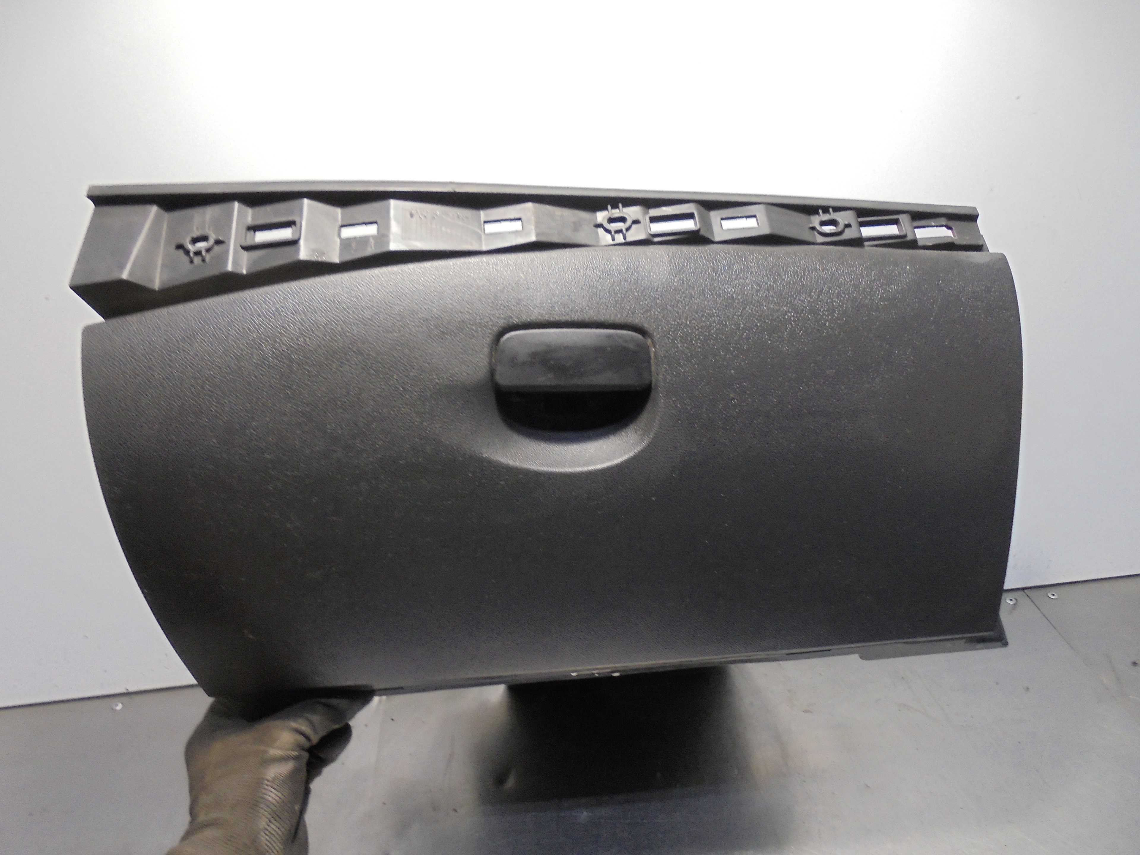 Recambio de guantera para renault fluence limited referencia OEM IAM 1021657  