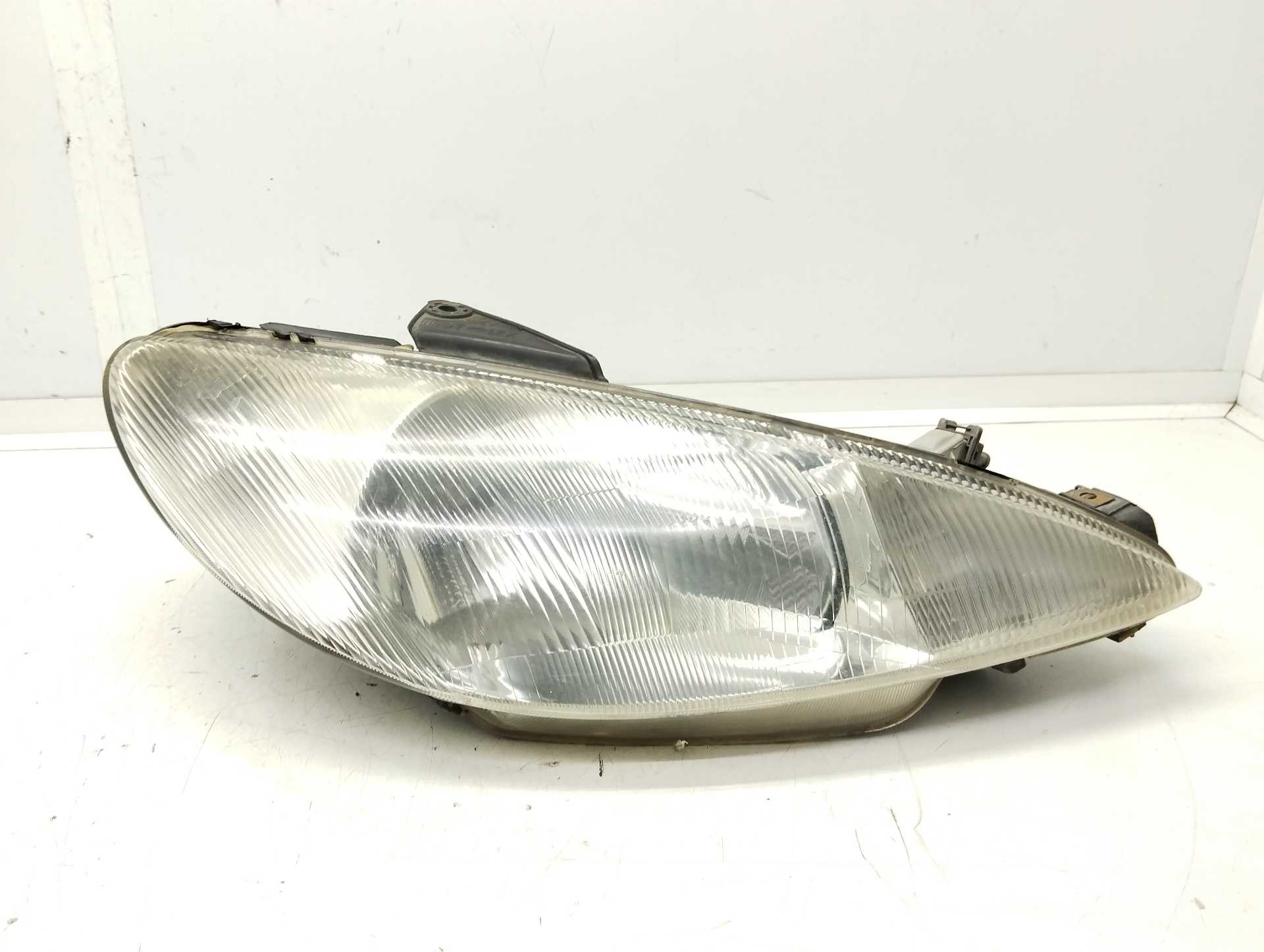 Recambio de faro derecho para peugeot 206 berlina xr referencia OEM IAM 9640559480 89005131 VALEO