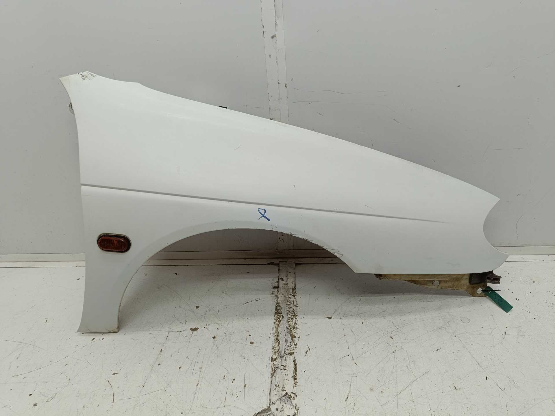 Recambio de aleta delantera derecha para renault megane i berlina hatchback (ba0) 1.6e europa referencia OEM IAM  7751696569 