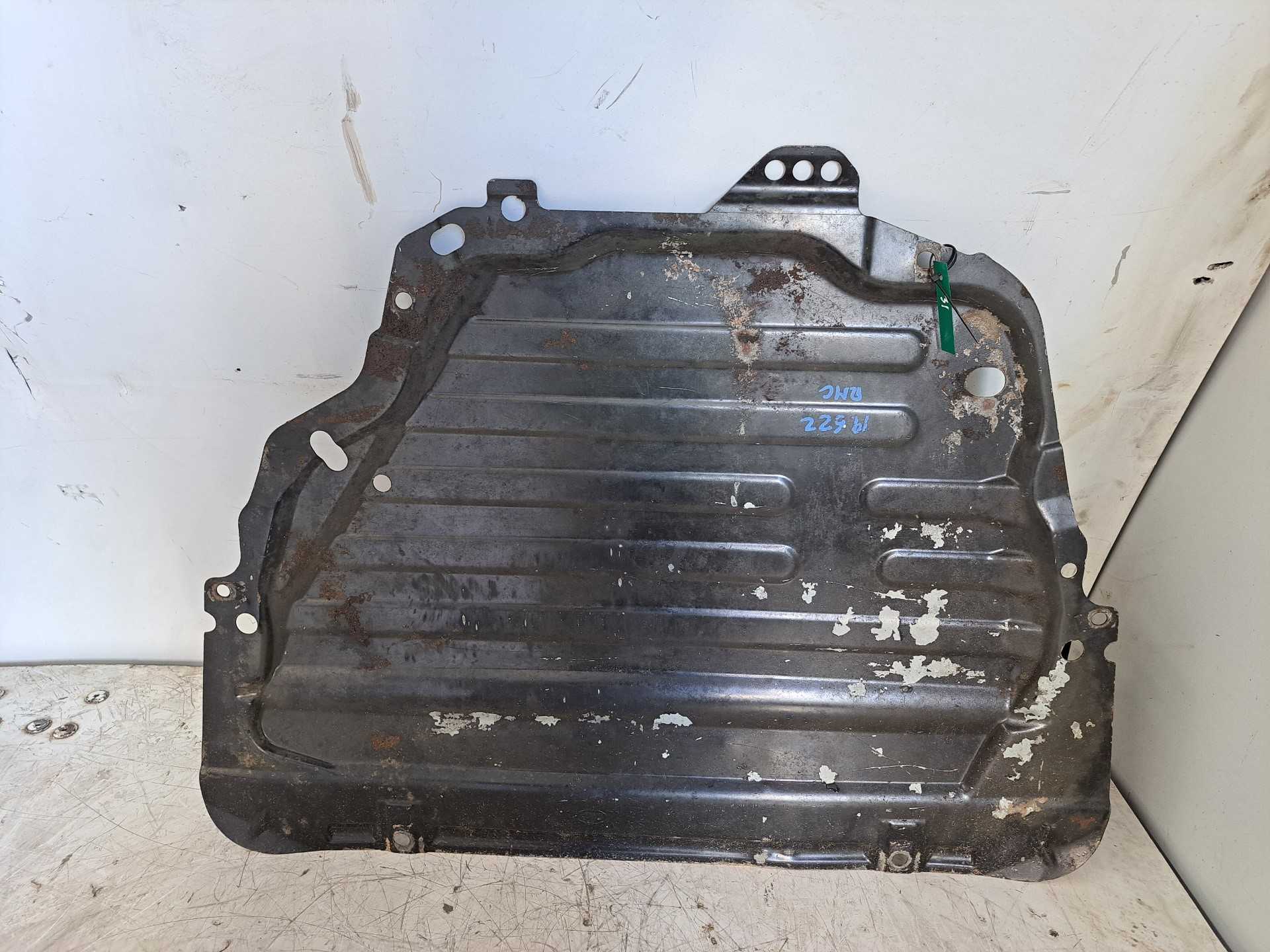 Recambio de cubrecarter para land rover freelander (lr2) td4 e referencia OEM IAM CH525F002AA  