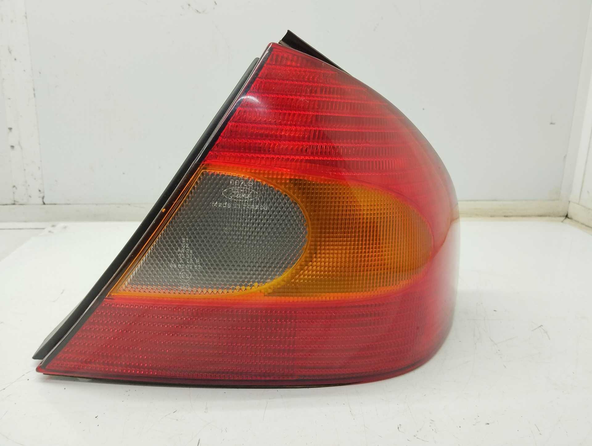 Recambio de piloto trasero derecho para ford mondeo berlina (gd) ambiente referencia OEM IAM 23251427  