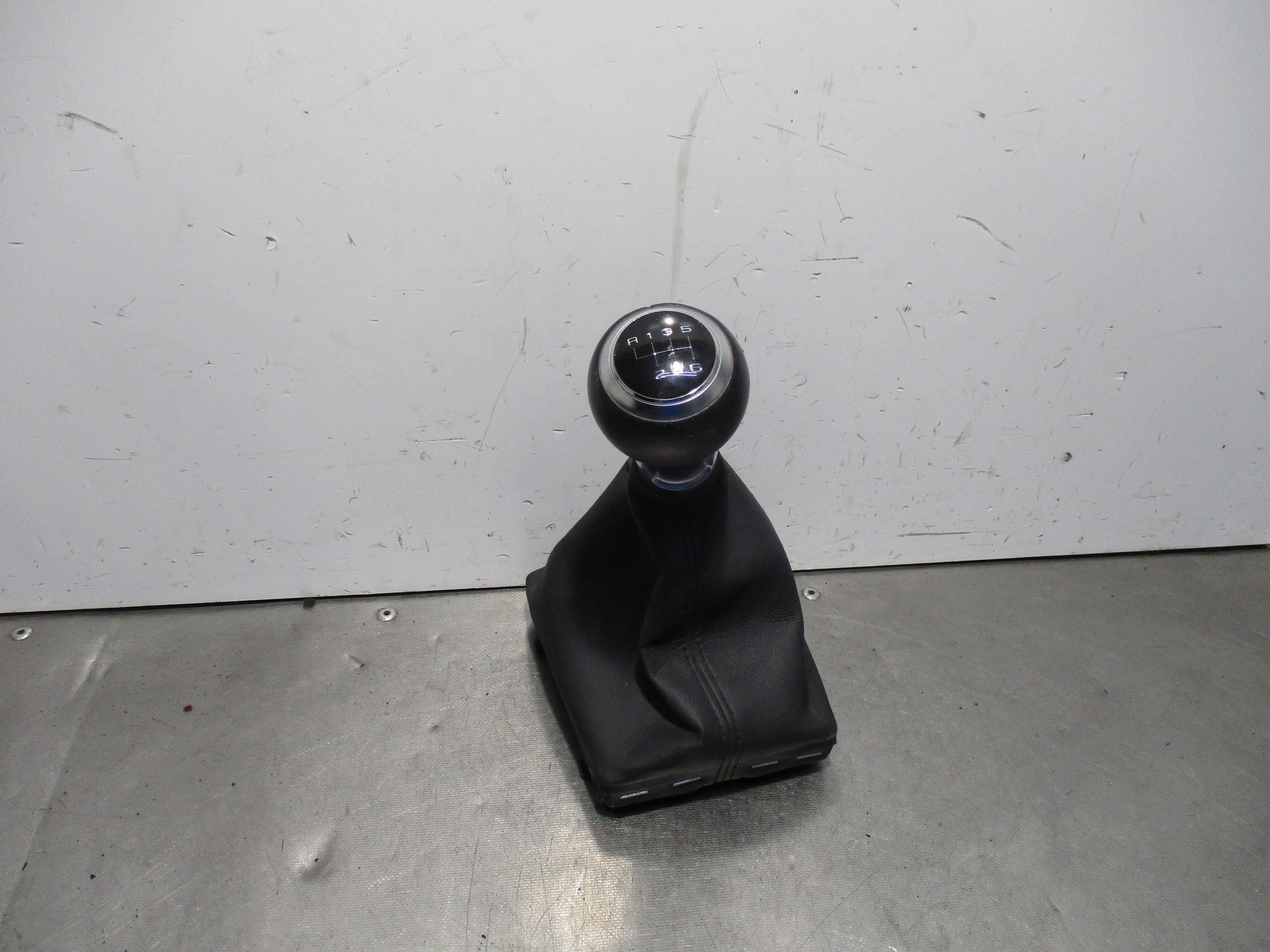 Recambio de pomo palanca cambio para audi a3 sedán (8vm) 30 tdi básico referencia OEM IAM   