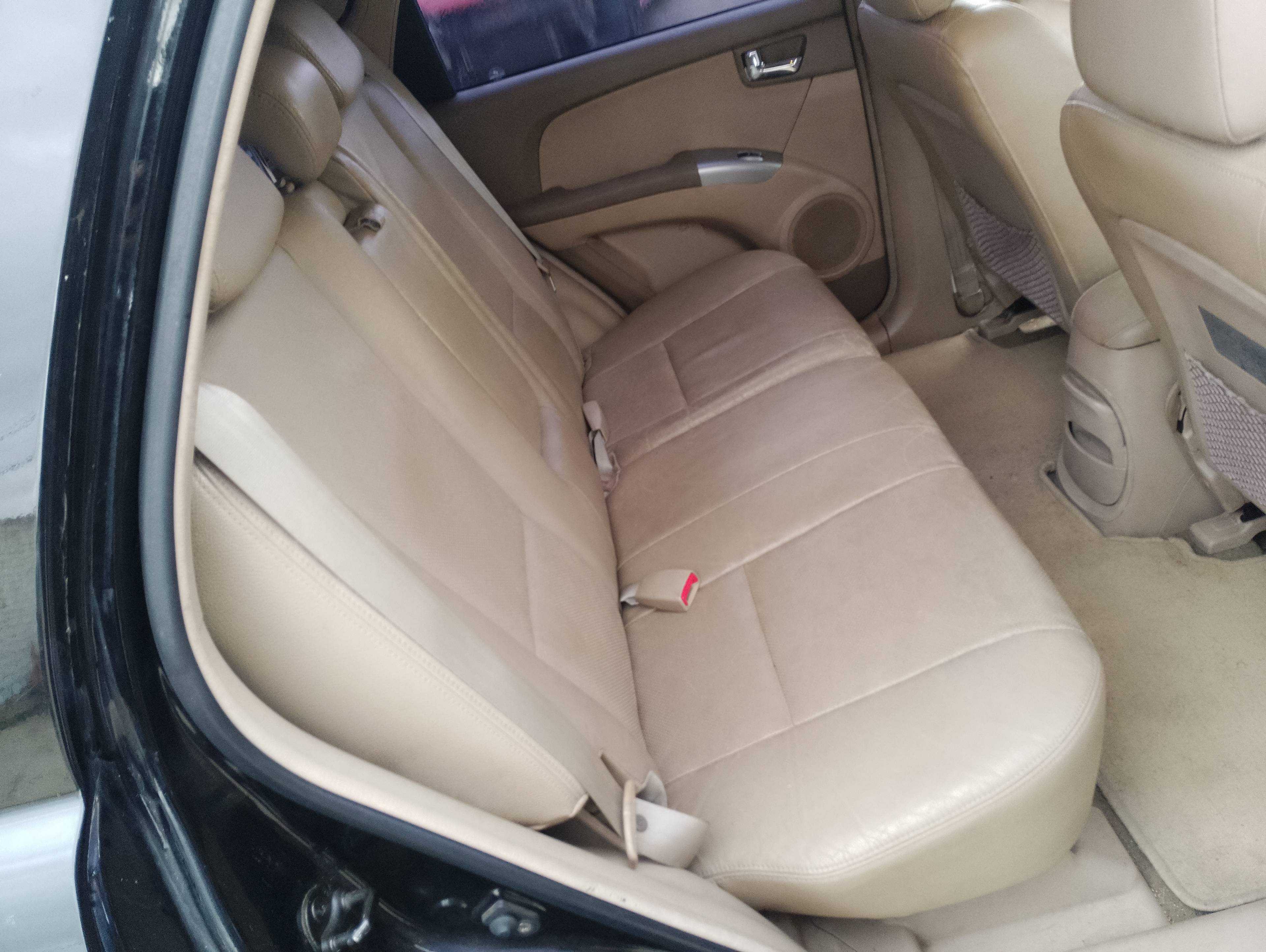 Recambio de asientos traseros para kia sportage drive 4x4 referencia OEM IAM   