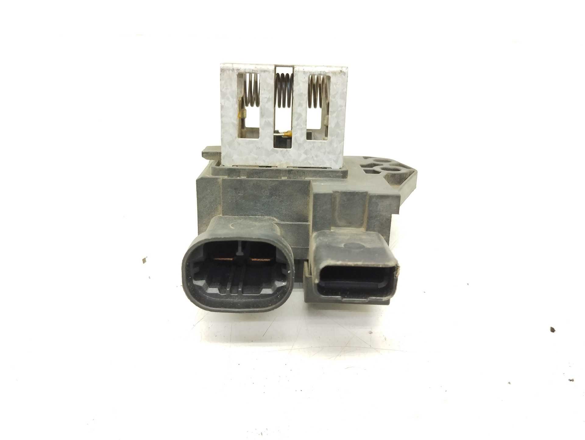 Recambio de rele de ventiladores para peugeot 208 1.2 12v e-vti referencia OEM IAM 96372A01  