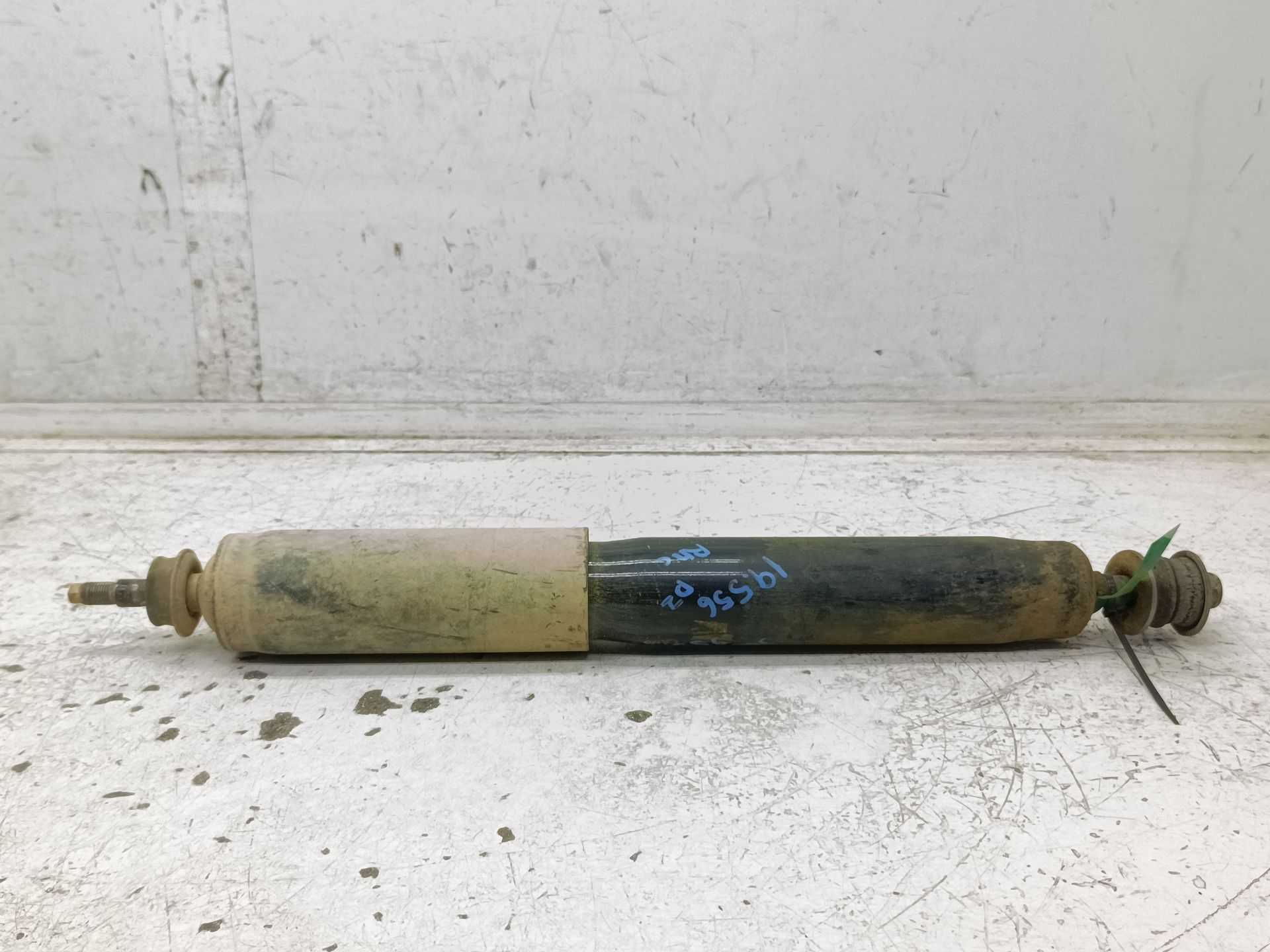 Recambio de amortiguador delantero izquierdo para nissan patrol (k/w160) familiar (w160) referencia OEM IAM   