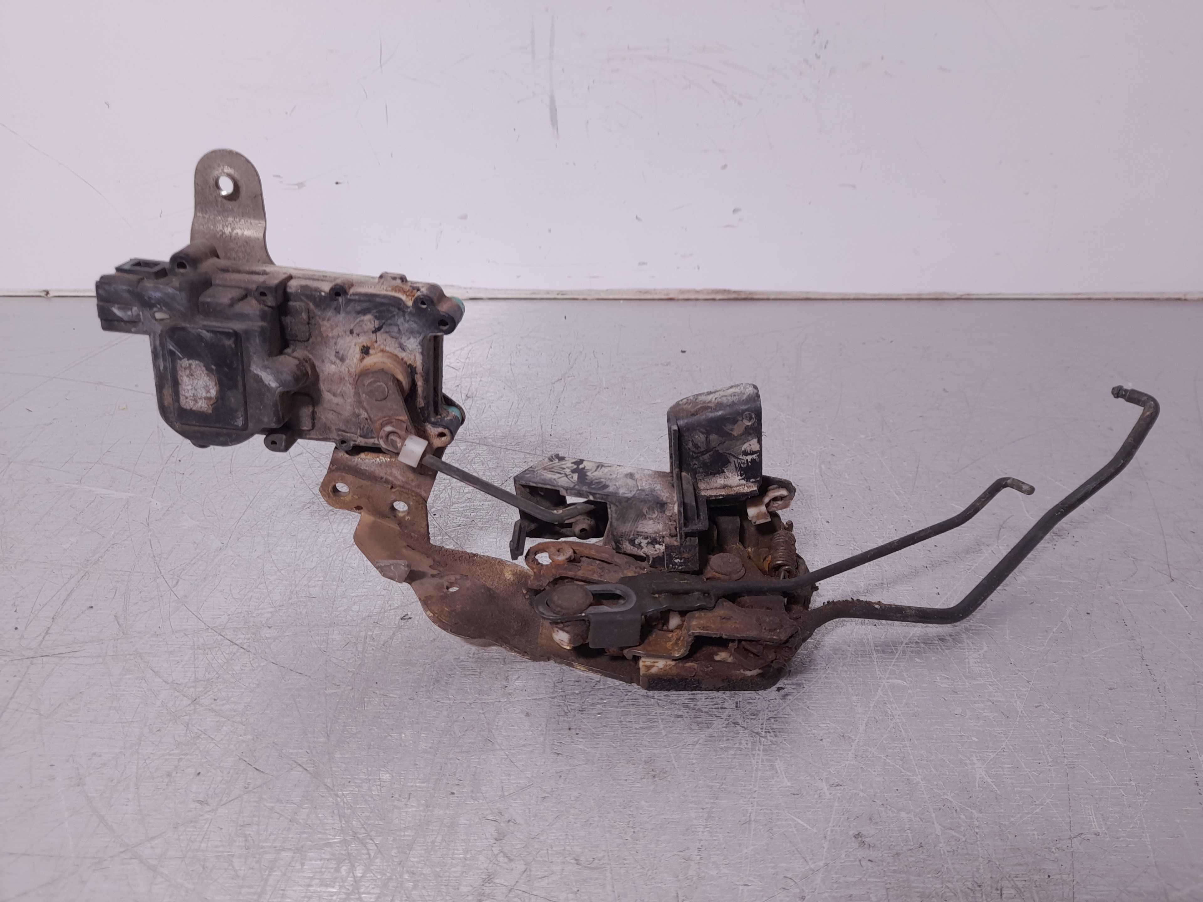 Recambio de cerradura puerta delantera izquierda para hyundai accent (x3) 1.3 gls automático referencia OEM IAM   