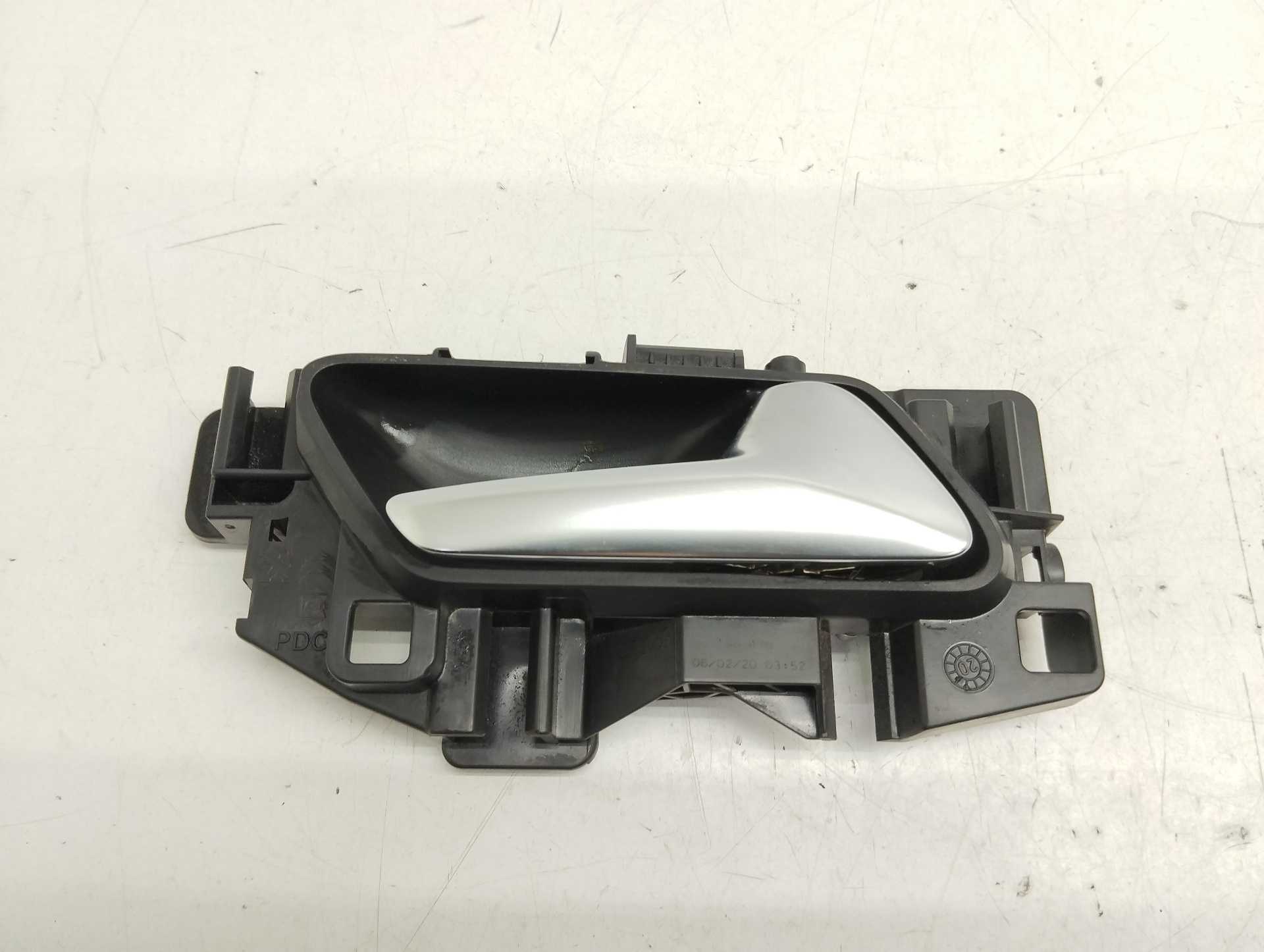 Recambio de maneta interior delantera derecha para opel corsa f edition referencia OEM IAM 391984765  