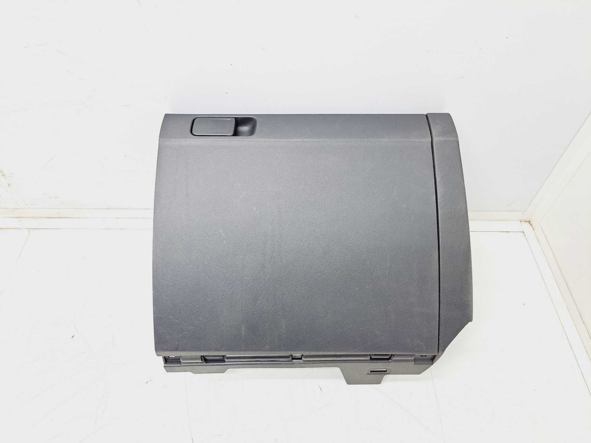 Recambio de guantera para volkswagen t-roc 1.5 16v tsi act referencia OEM IAM 2GA857101 2GA857097A 2GA857097A 82V