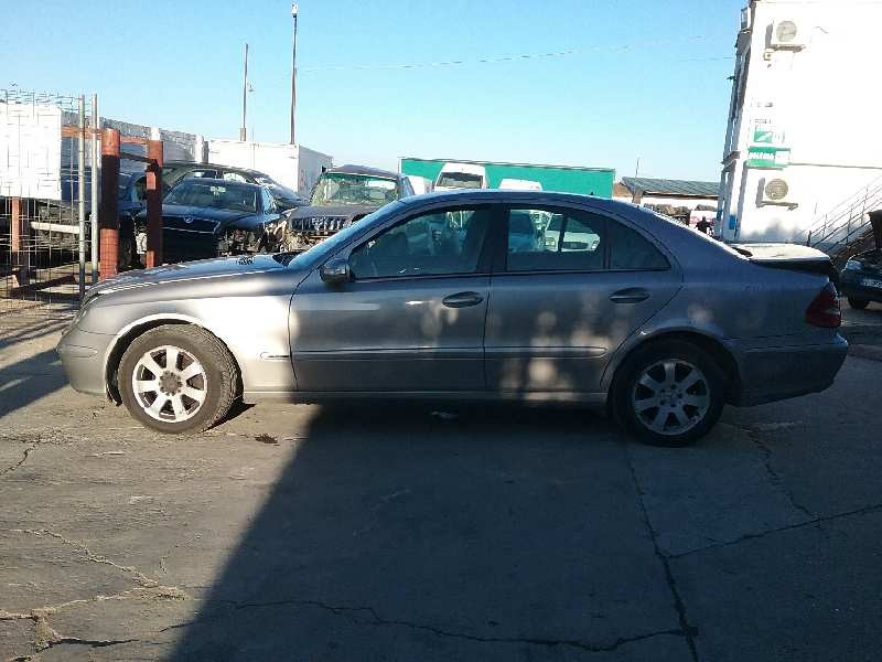 mercedes-benz clase e (w211) berlina del año 2006