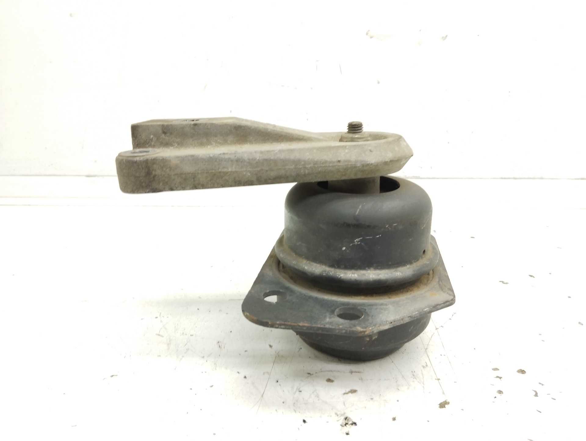 Recambio de soporte motor derecho para daewoo nubira berlina se referencia OEM IAM 96550221  