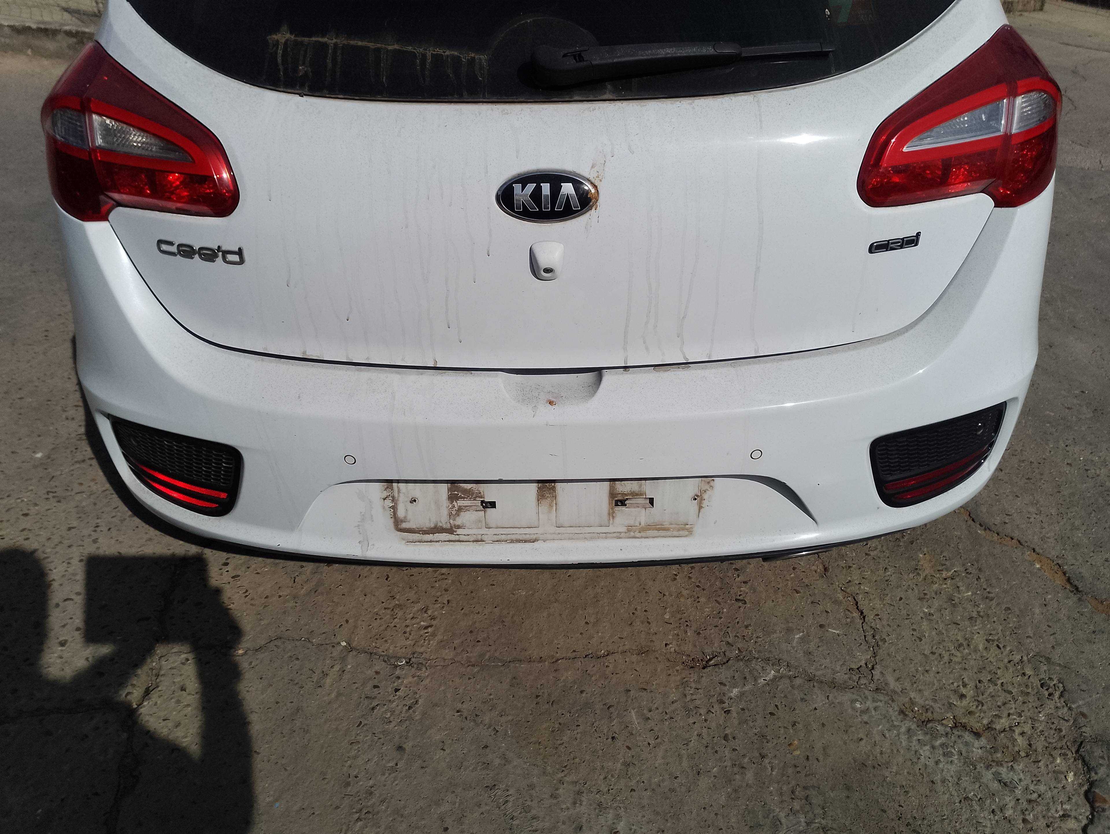 Recambio de paragolpes trasero para kia cee´d business referencia OEM IAM 86611A2600  