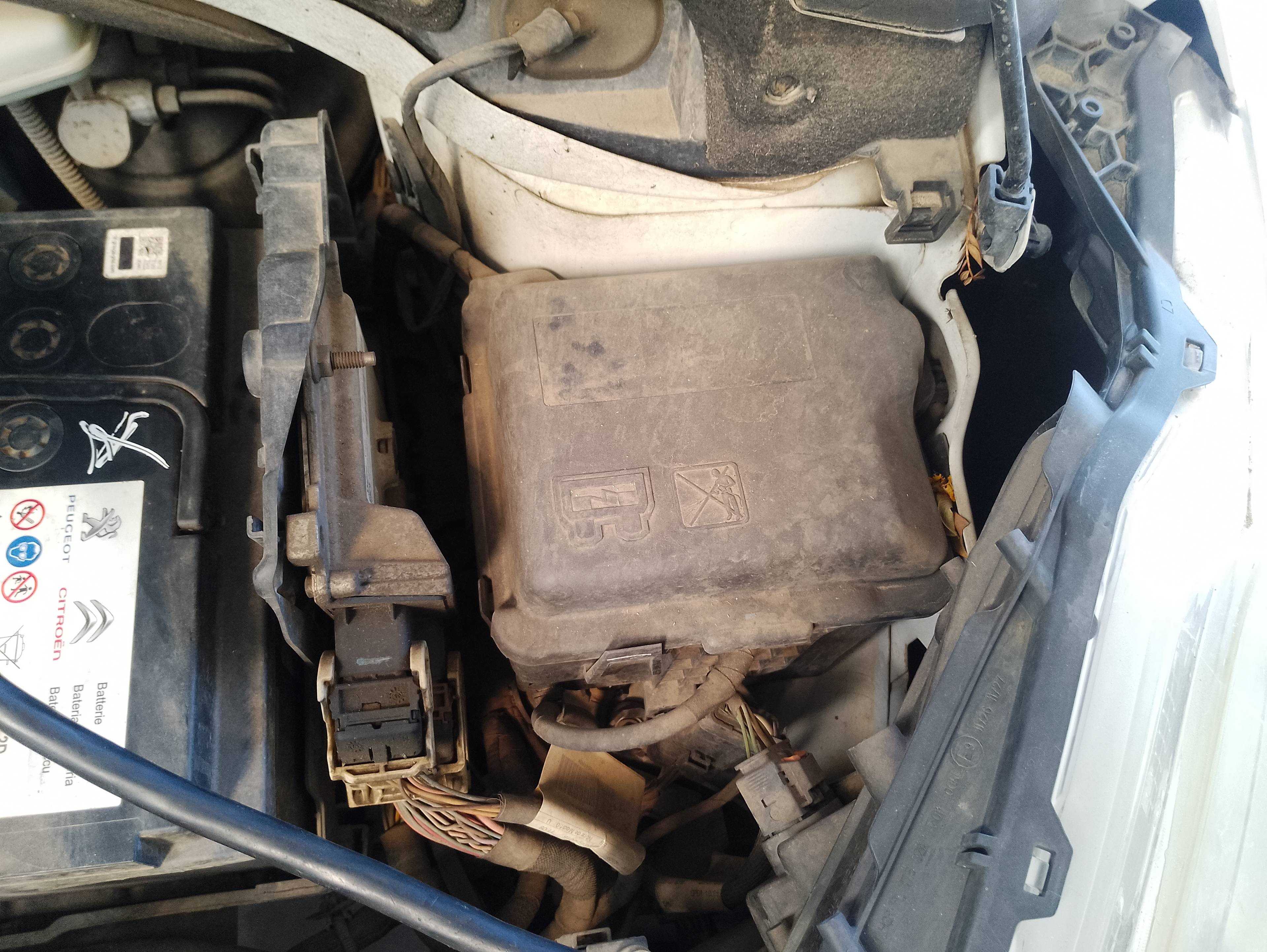 Recambio de caja reles / fusibles para peugeot 208 active referencia OEM IAM   