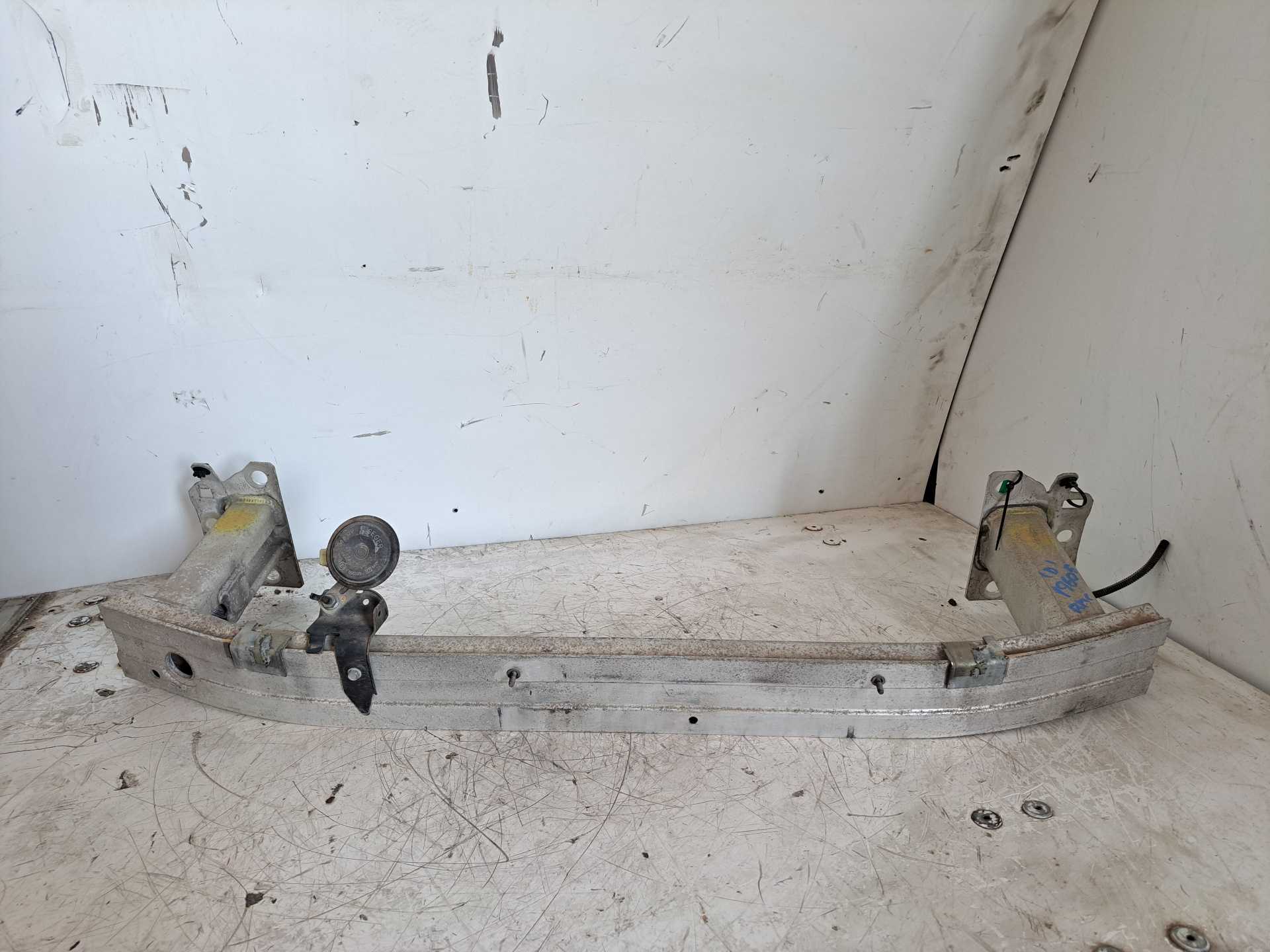 Recambio de refuerzo paragolpes delantero para renault clio iv 1.5 dci referencia OEM IAM   