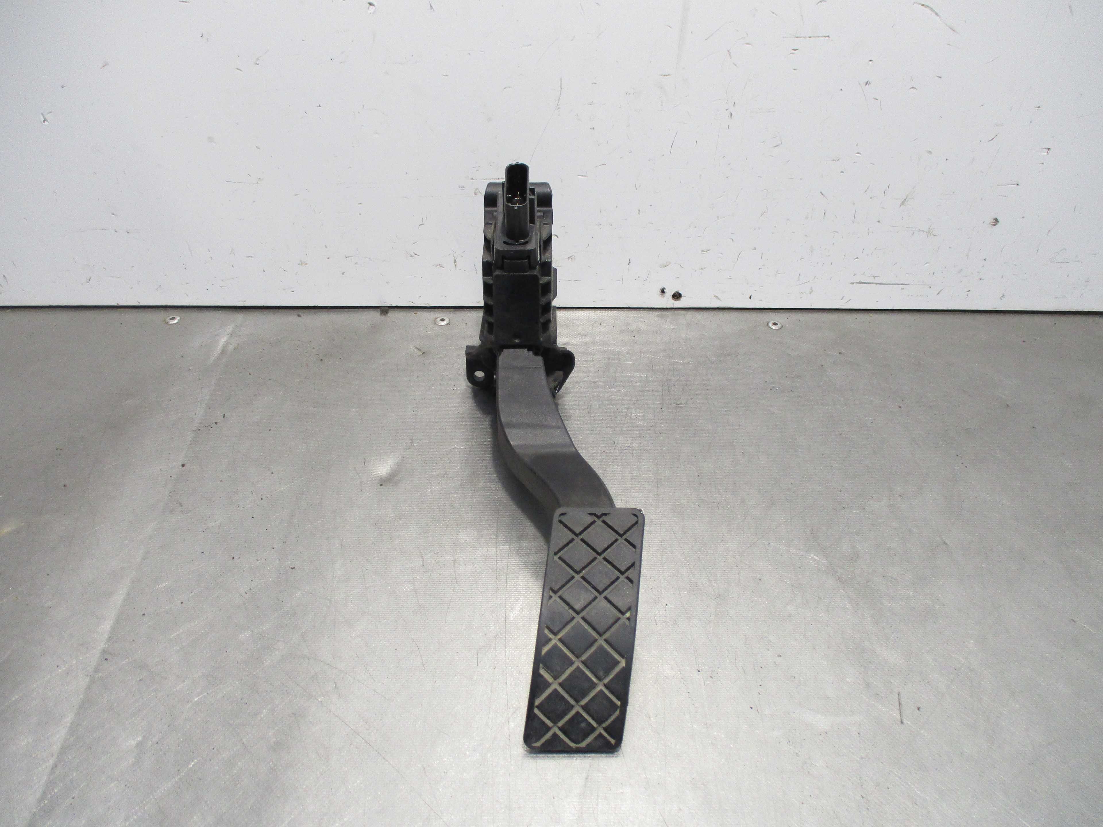 Recambio de potenciometro pedal para audi a3 sedán (8vm) 30 tdi básico referencia OEM IAM 5Q1723503H  