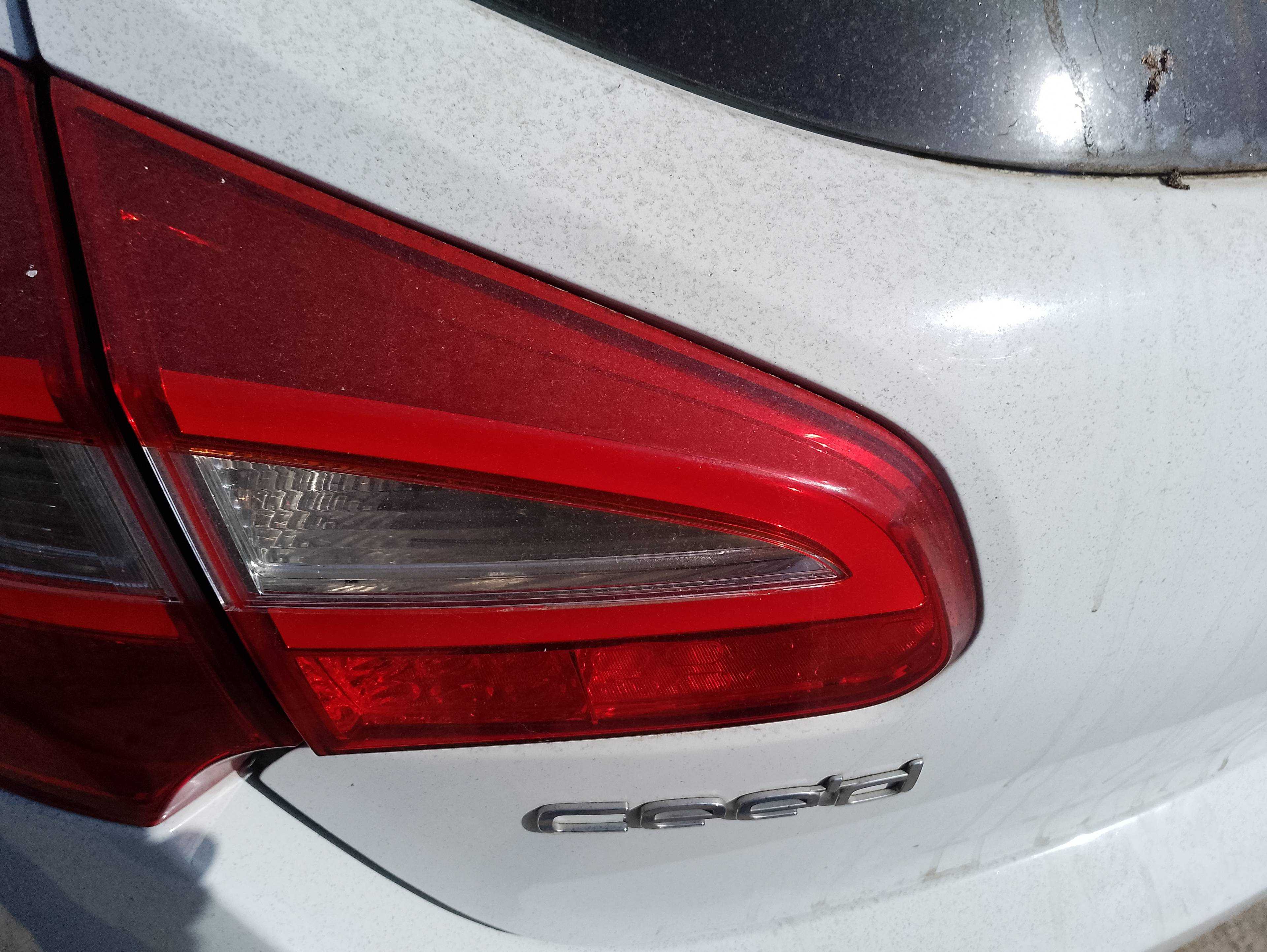 Recambio de piloto porton trasero izquierdo para kia cee´d business referencia OEM IAM   