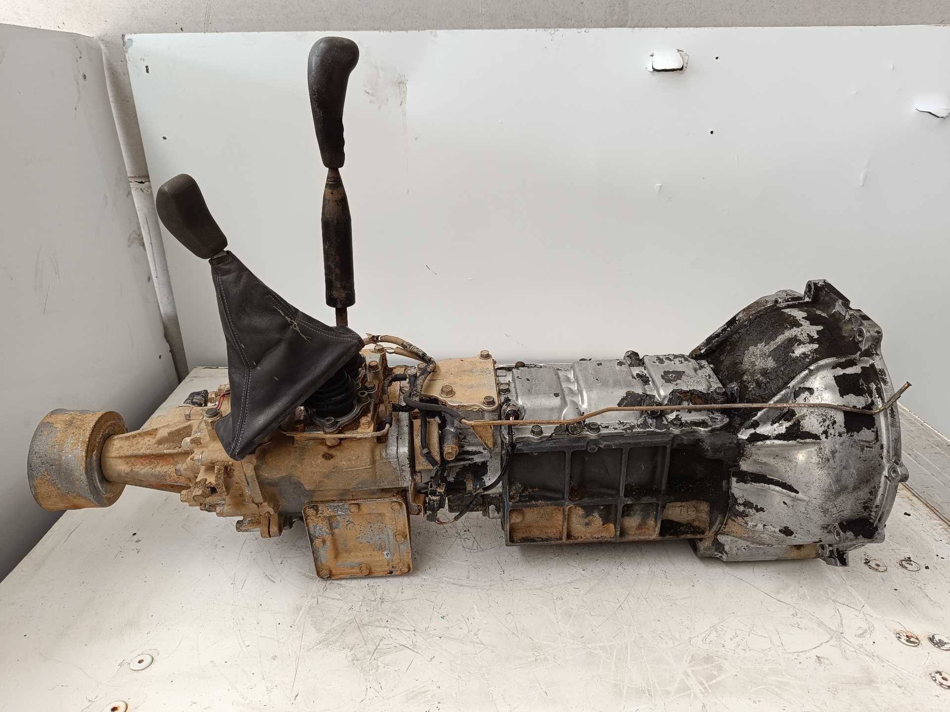 Recambio de caja cambios para mitsubishi galloper (hyundai) 2.5 td (3-ptas.) referencia OEM IAM M011S5A00 ME580807 