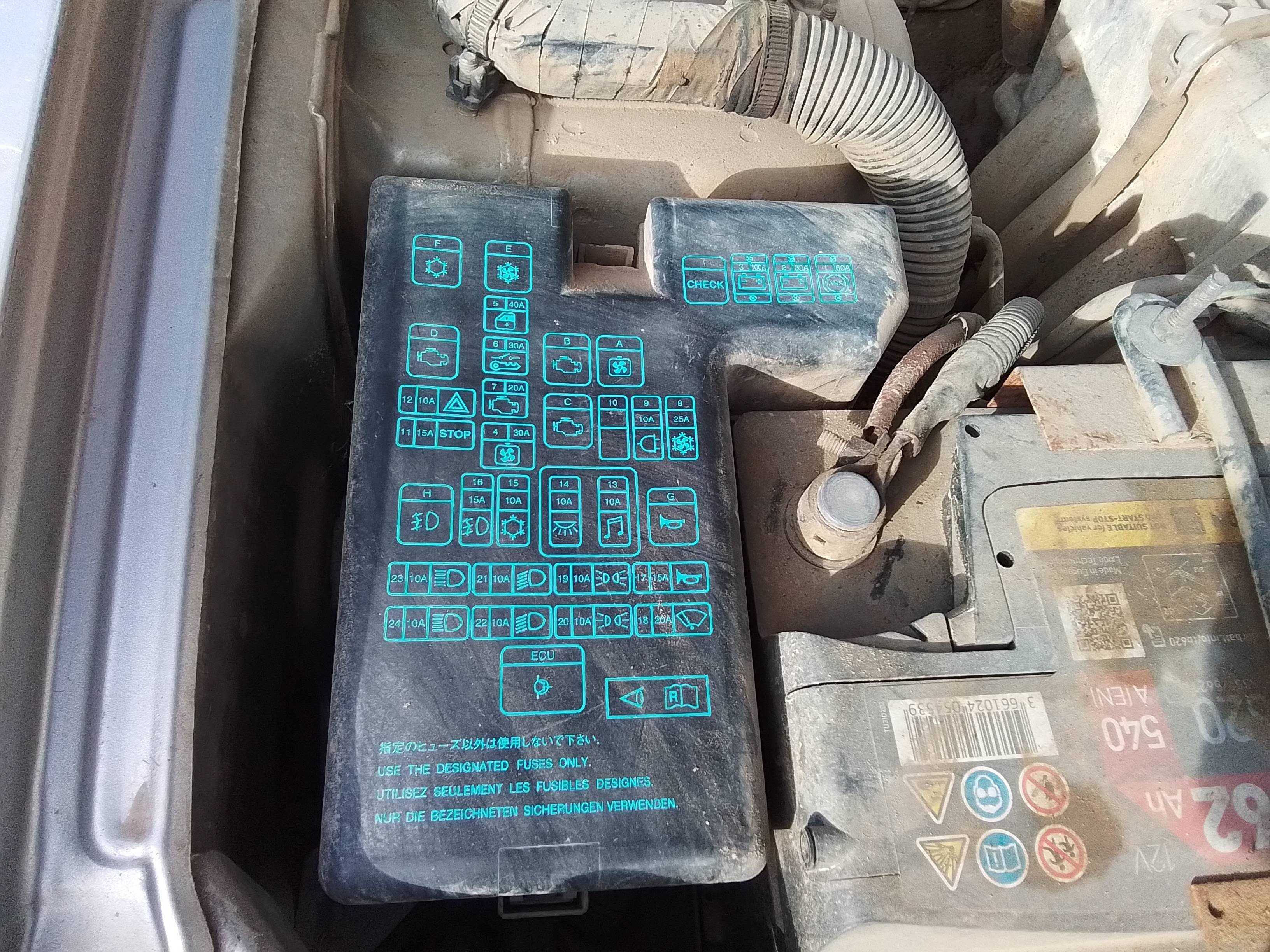 Recambio de caja reles / fusibles para mitsubishi montero pinin (h60/h70) 1.8 cat referencia OEM IAM   