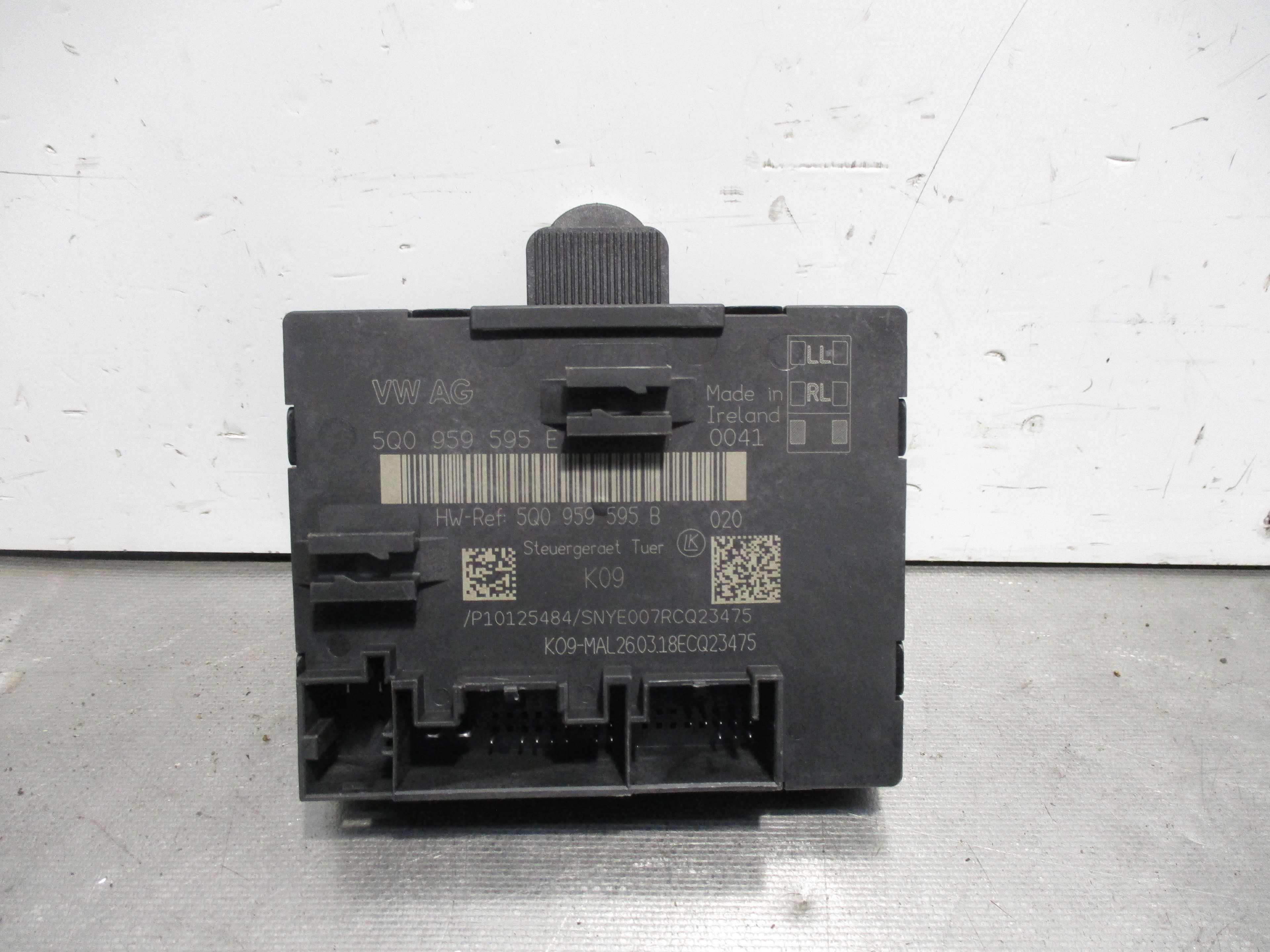 Recambio de centralita control de puerta para audi a3 sedán (8vm) 30 tdi básico referencia OEM IAM 5Q0959595E  