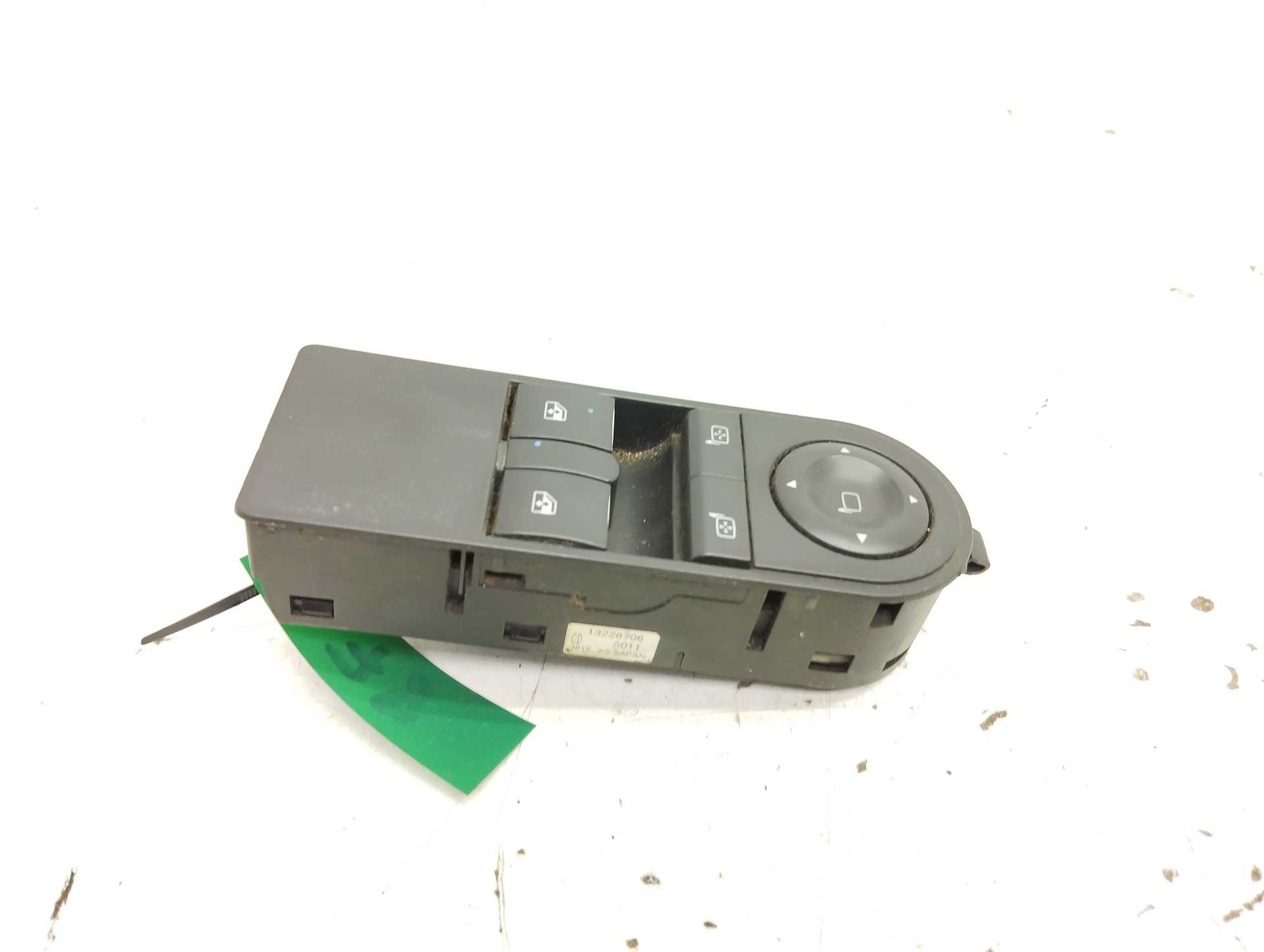 Recambio de mando elevalunas delantero izquierdo para opel astra gtc cosmo referencia OEM IAM 13228706  