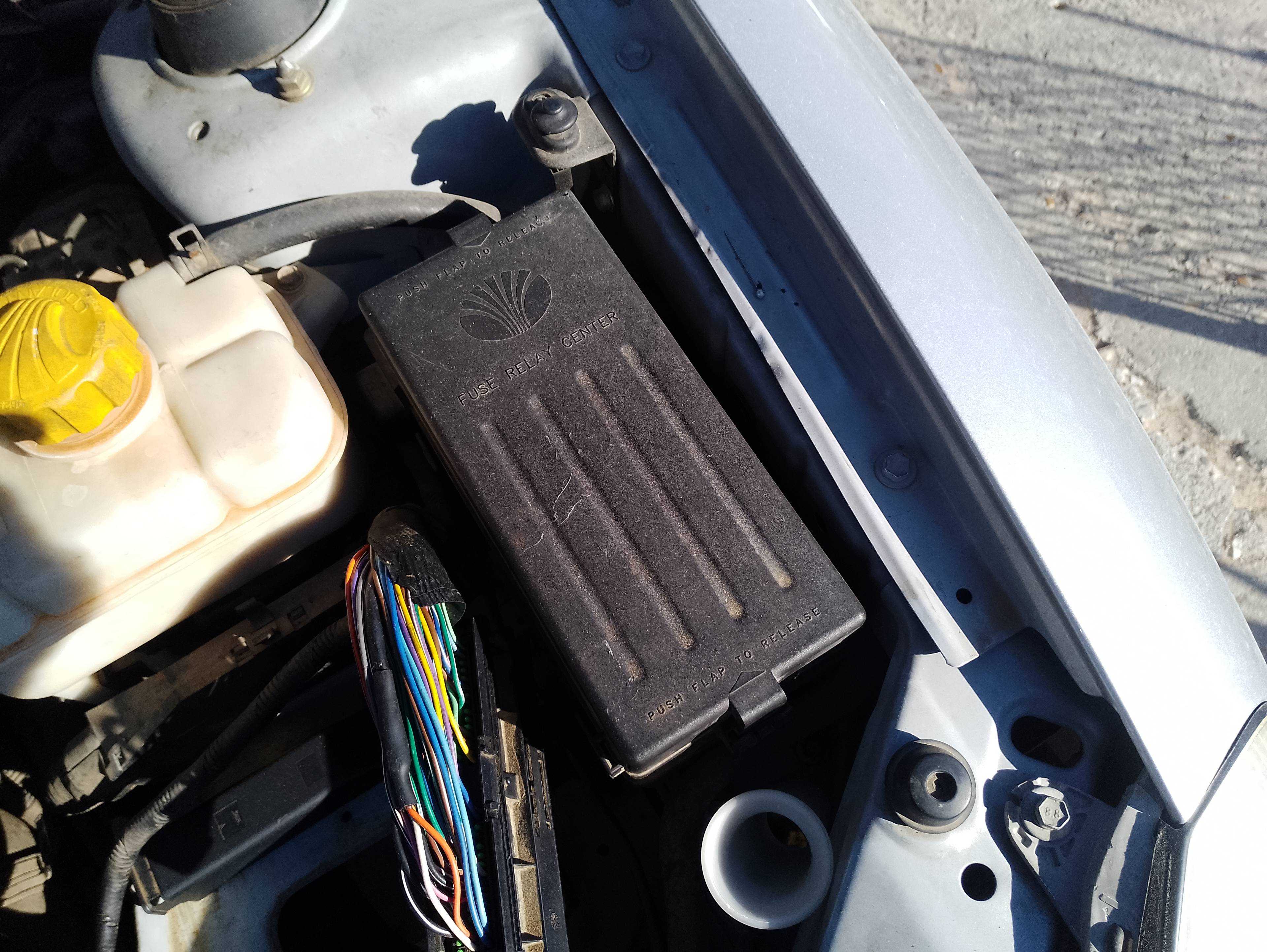 Recambio de caja reles / fusibles para daewoo nubira berlina se (1999) referencia OEM IAM   