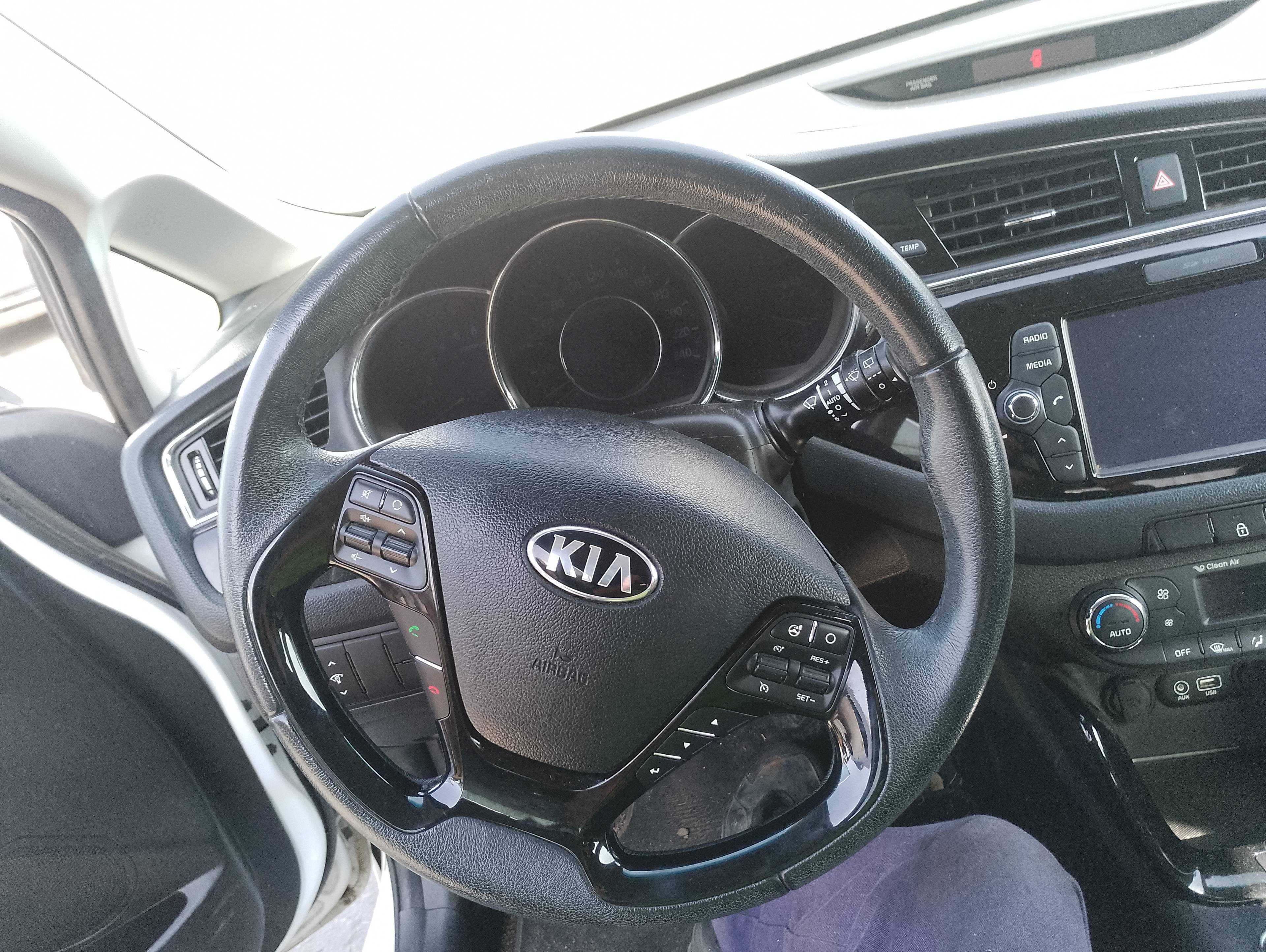 Recambio de volante para kia cee´d business referencia OEM IAM   