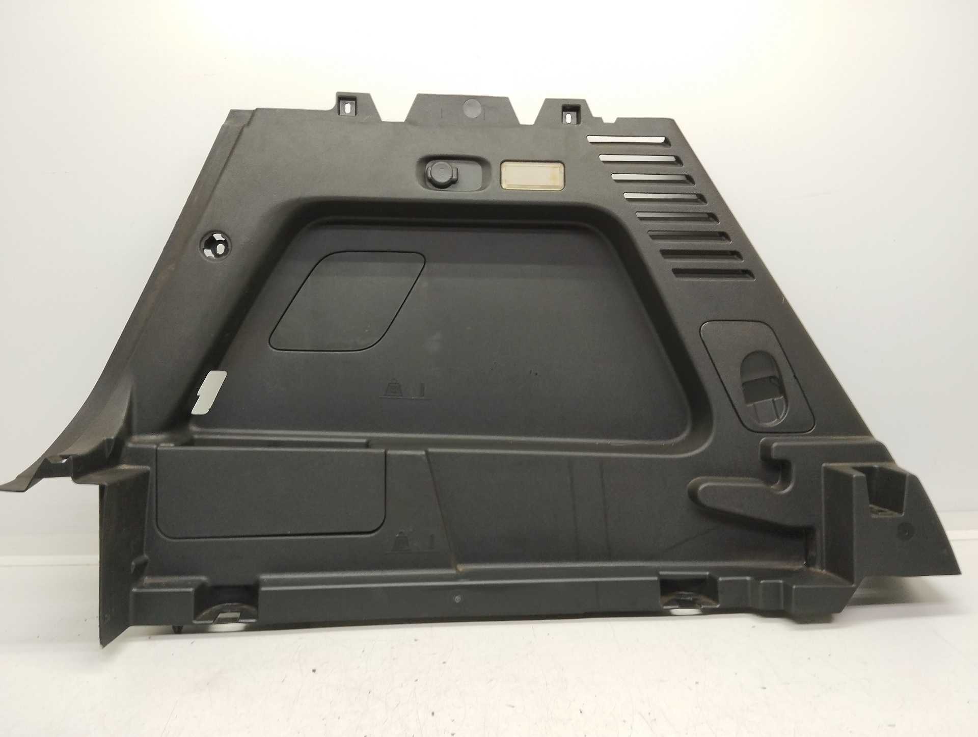 Recambio de molduras traseras para citroën c5 aircross c-series referencia OEM IAM 9822129677  