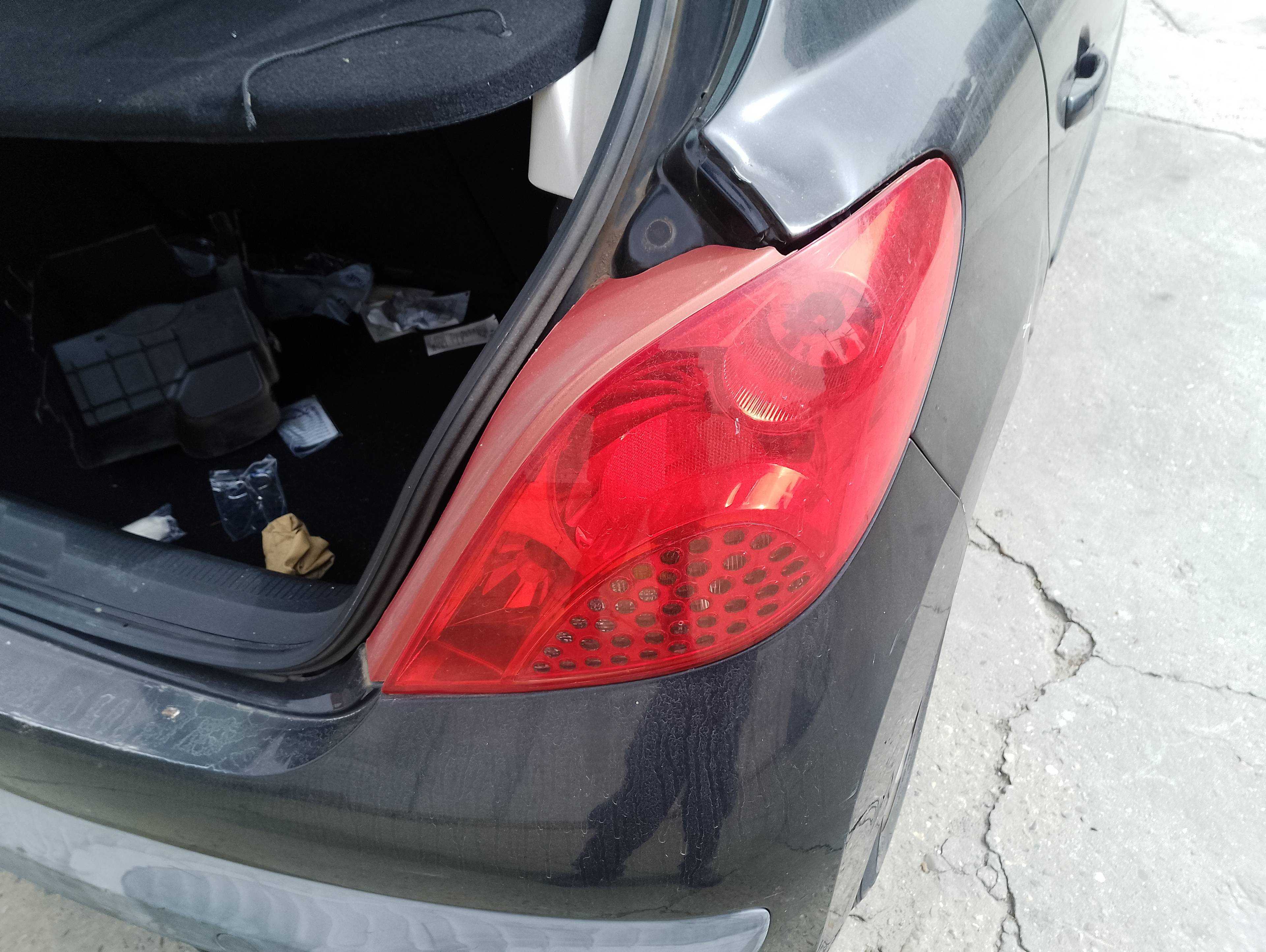 Recambio de piloto trasero derecho para peugeot 207 confort referencia OEM IAM 085501944R  