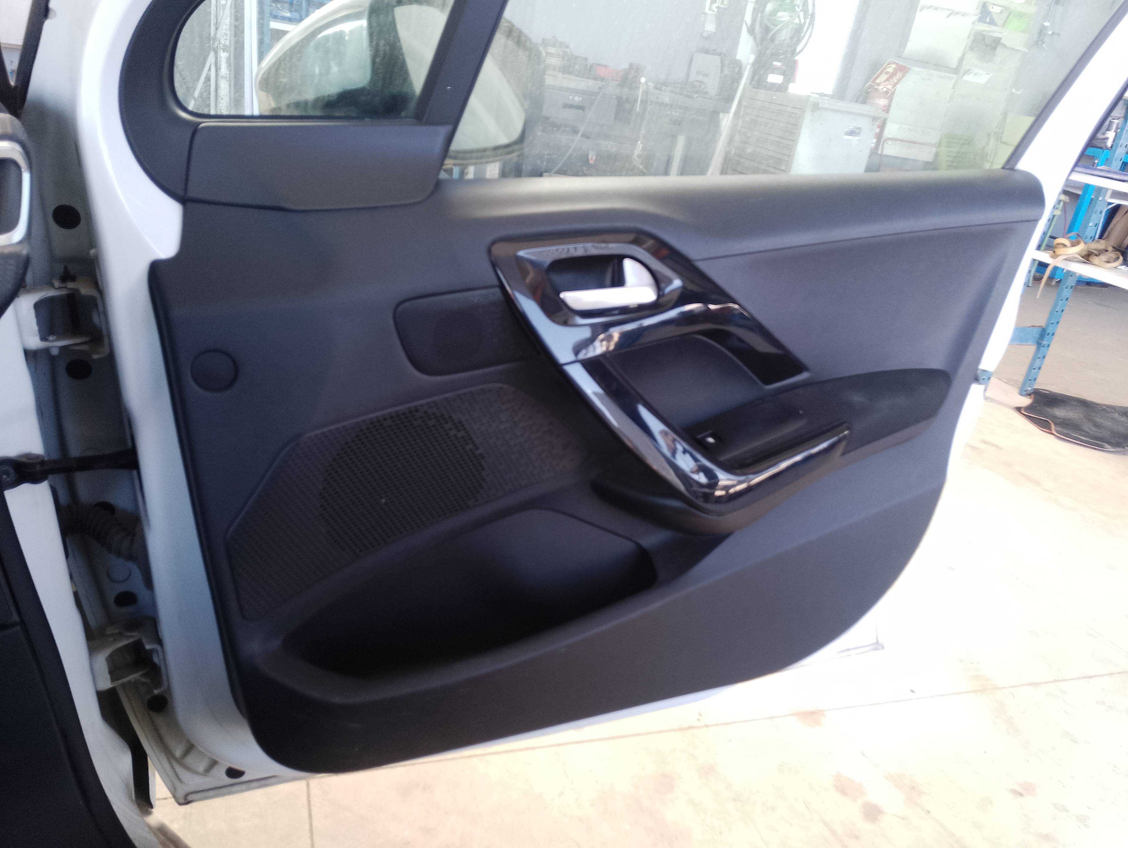 Recambio de guarnecido puerta delantera derecha para peugeot 208 active referencia OEM IAM   