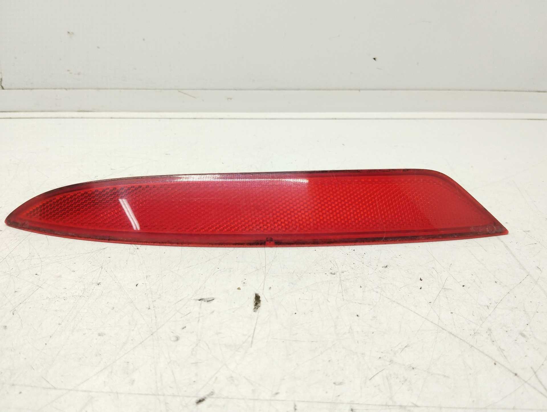 Recambio de catadrioptico derecho para ford fiesta (cb1) ambiente referencia OEM IAM 6S71515B0BA  